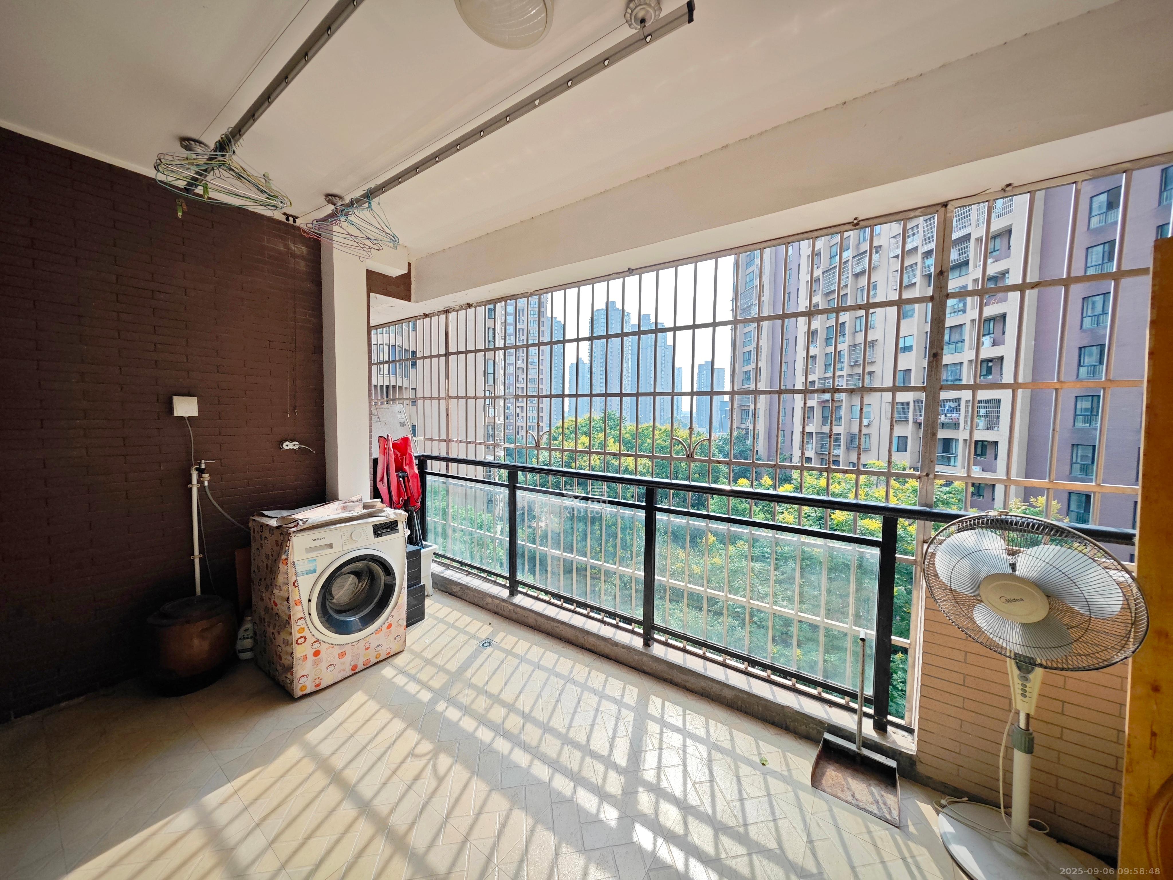 长大卧琥  3室2厅2卫    3000.0元/月 长大卧琥  3室2厅2卫    3000.0元/月室内图