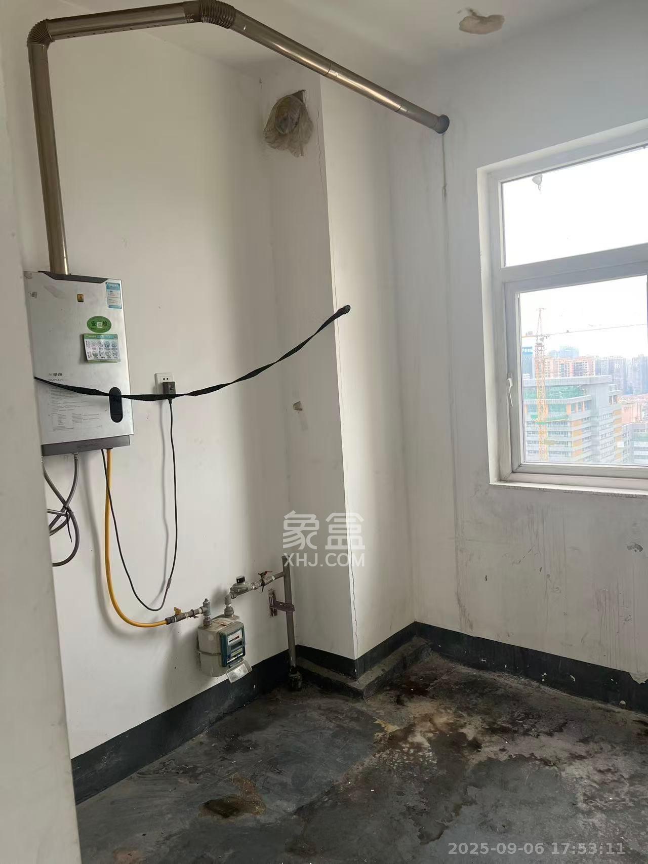 泊爱蓝湾  3室2厅2卫    2000.0元/月室内图