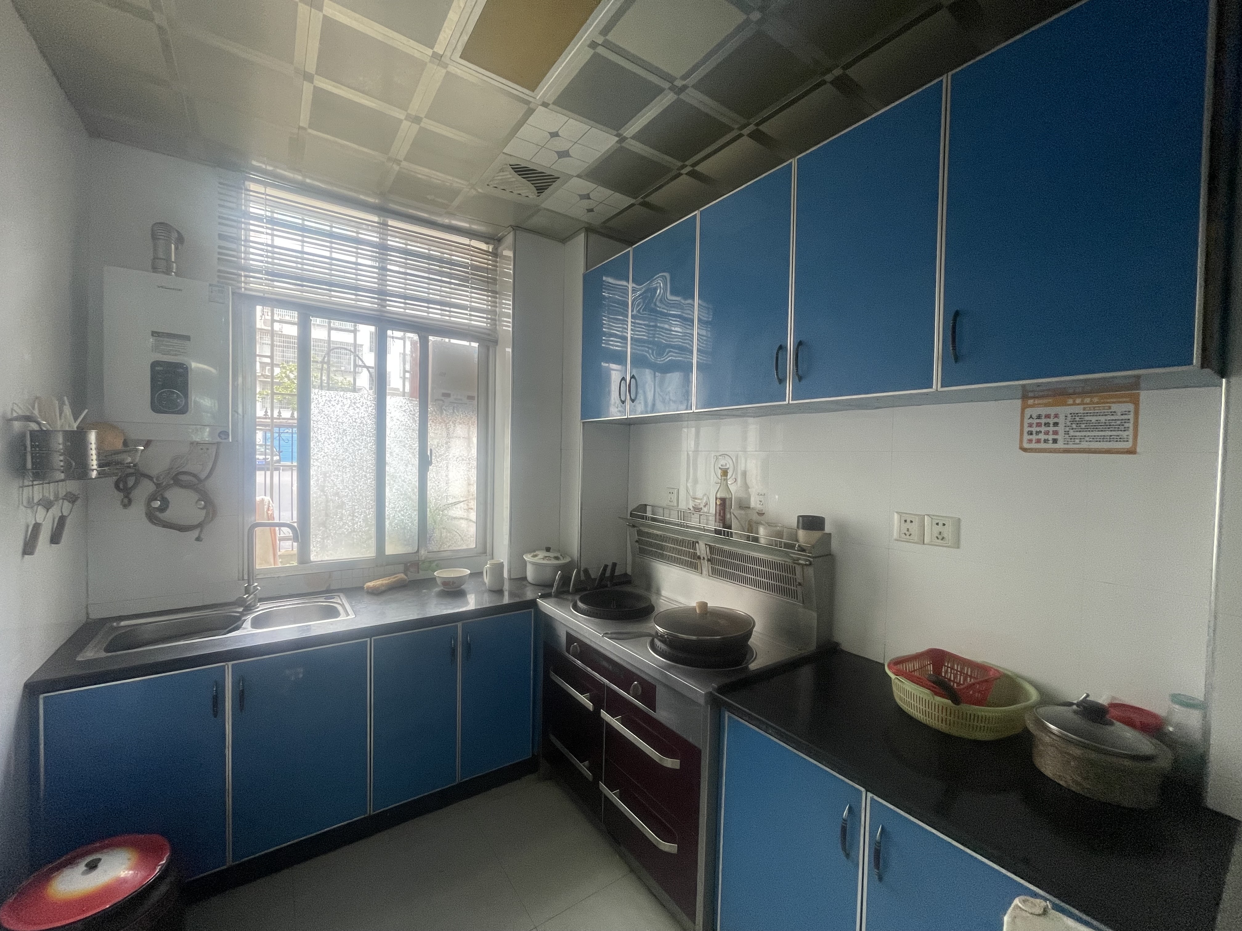 国税局家属院  4室2厅2卫    76.8万 国税局家属院  4室2厅2卫    76.8万客厅