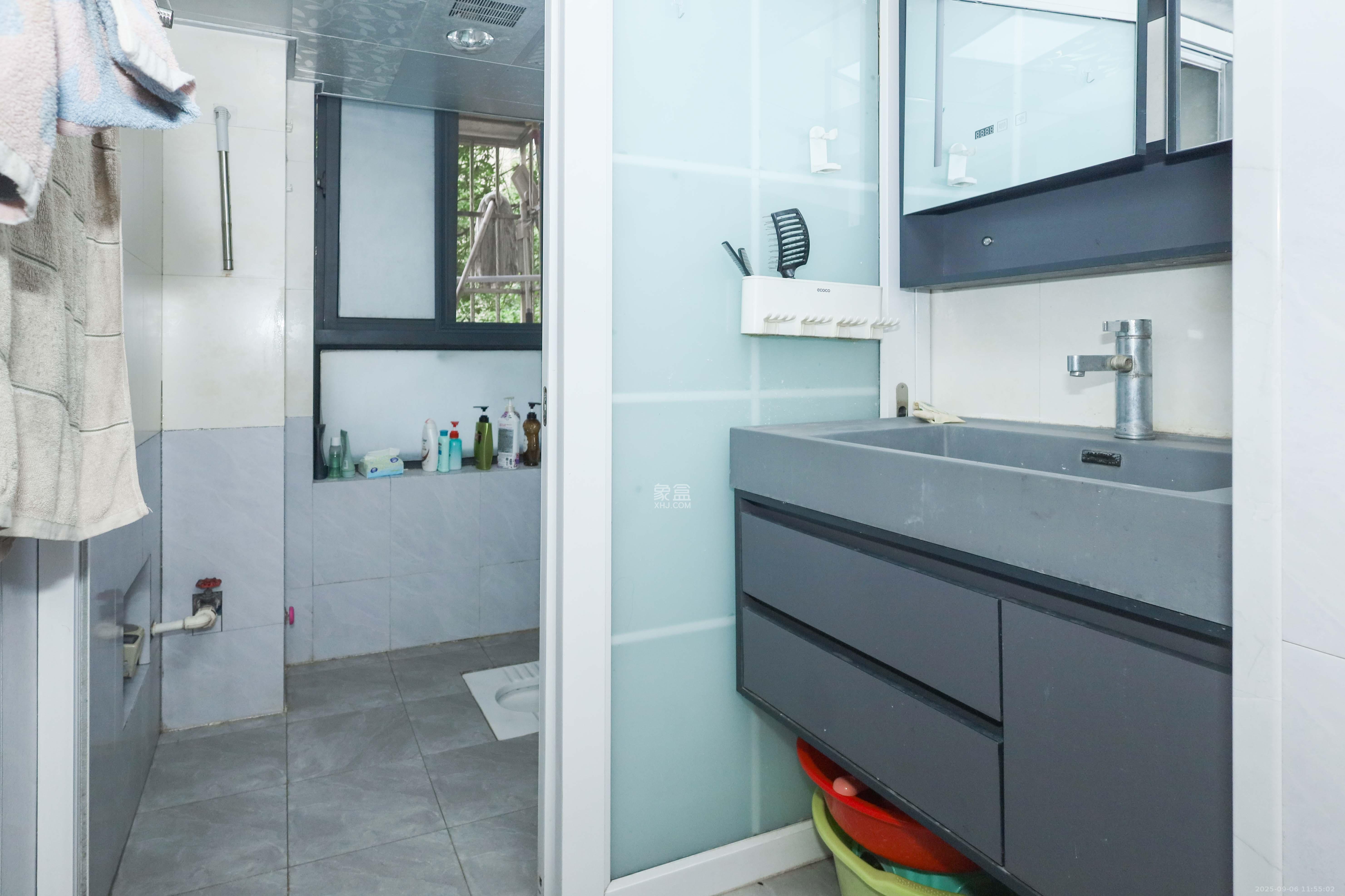 保利麓谷林语A区 3室2厅1卫 76.0万 保利麓谷林语A区 3室2厅1卫 76.0万卫生间