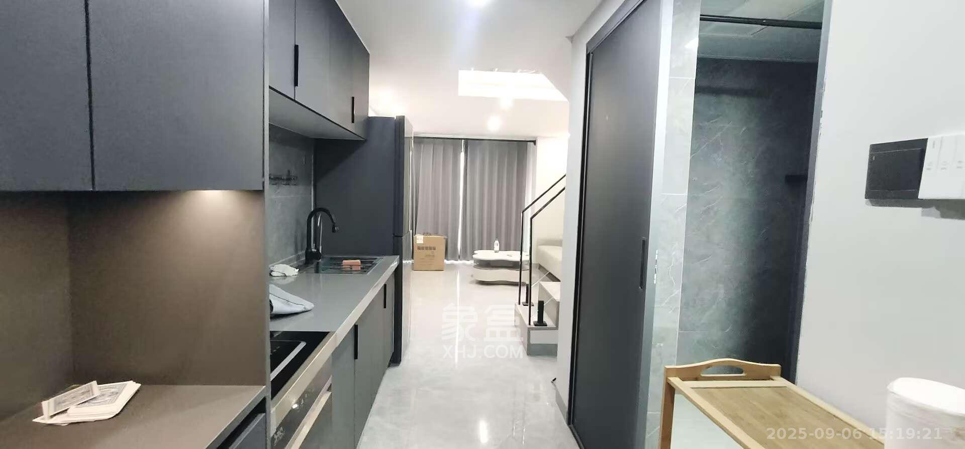 卓越江岸  1室1厅1卫    2500.0元/月室内图