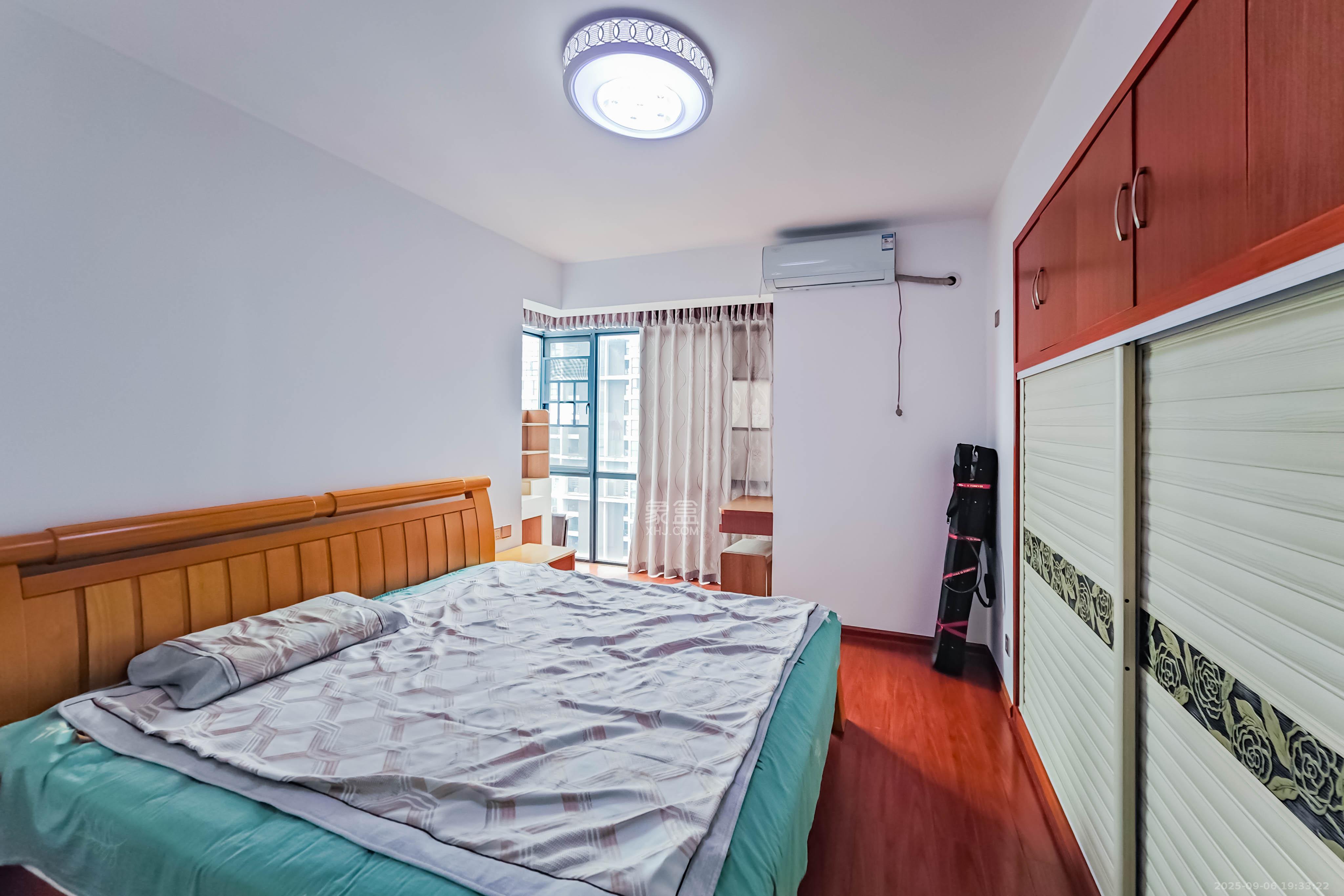 融科东南海 3室2厅2卫 95.0万 融科东南海 3室2厅2卫 95.0万卧室