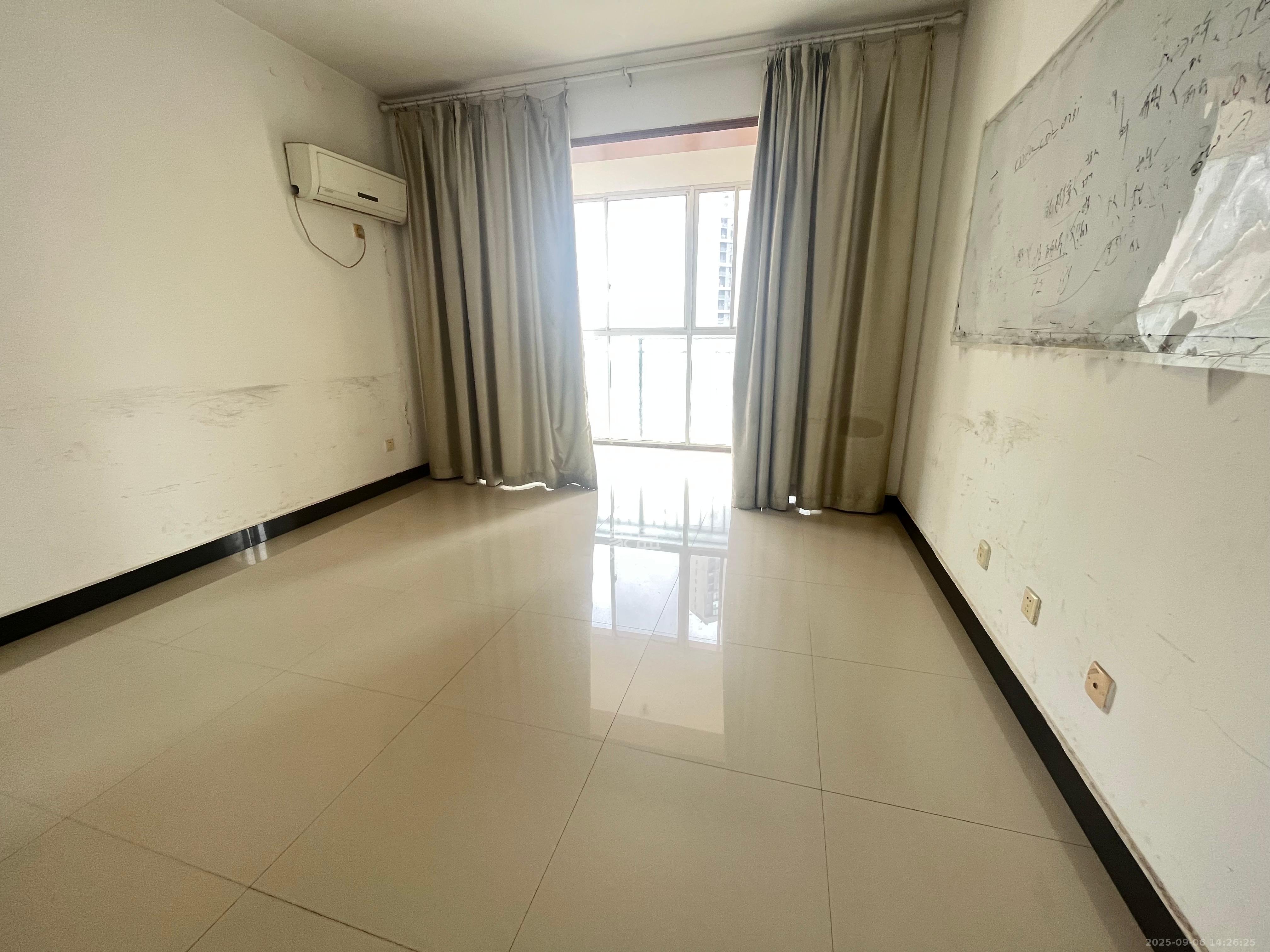 联通小区(瑞丽园) 4室2厅2卫 3200.0元/月 联通小区(瑞丽园) 4室2厅2卫 3200.0元/月室内图