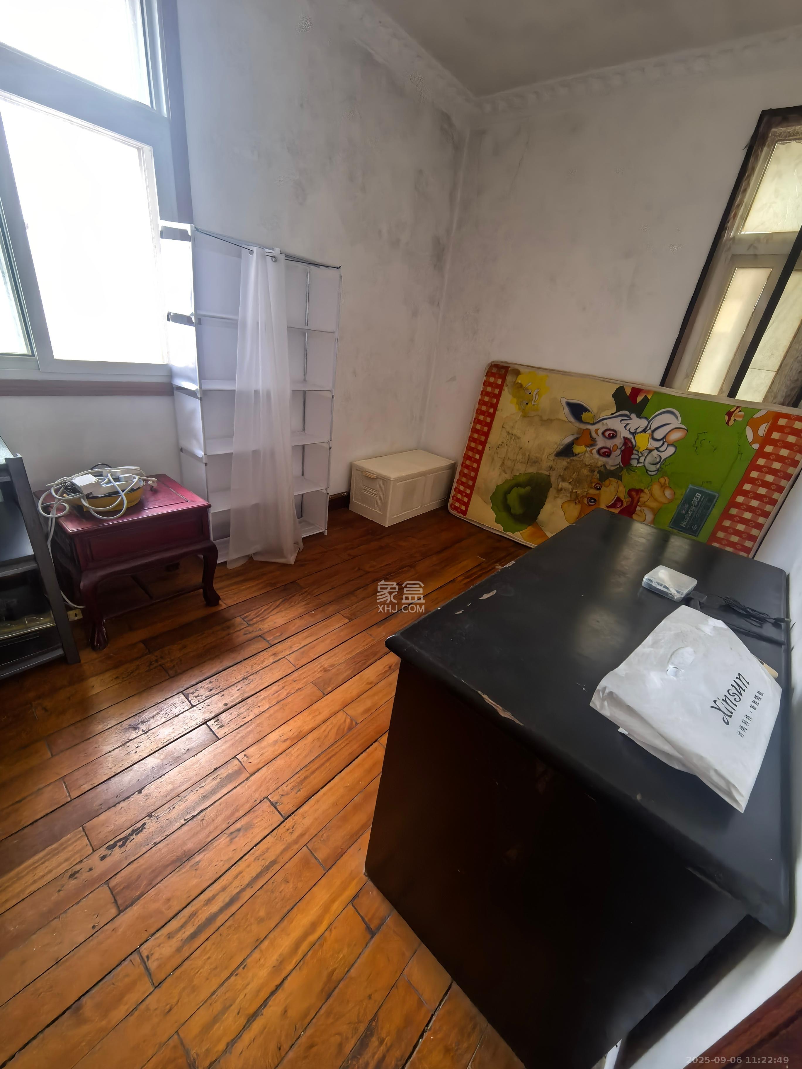 粮贸大厦  3室1厅1卫    2500.0元/月室内图