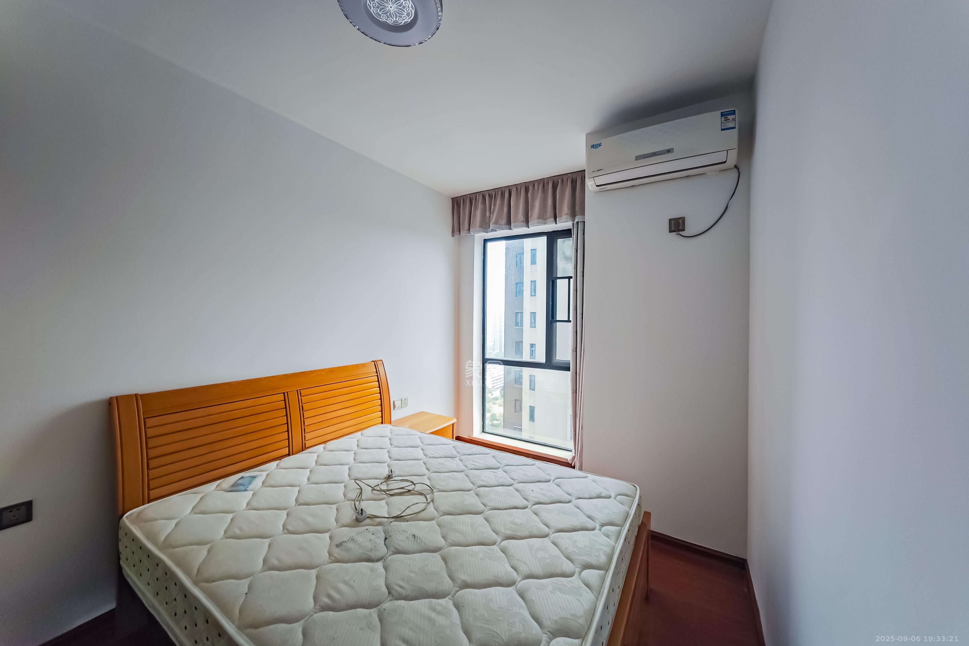 融科东南海  3室2厅2卫    95.0万卧室