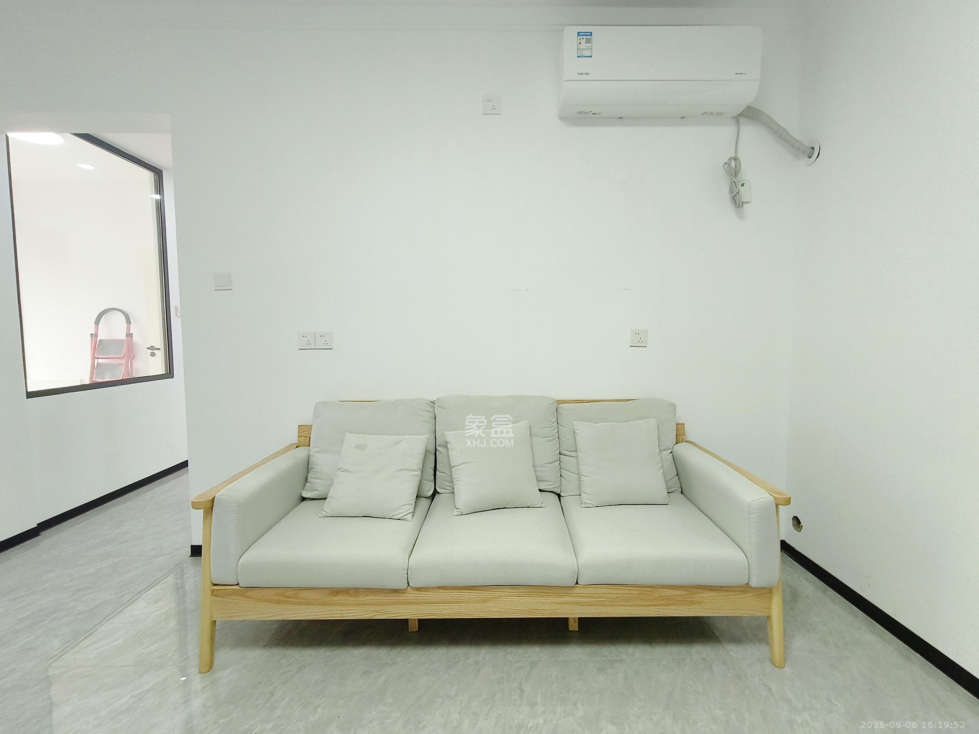 蓝山郡  3室2厅1卫    2100.0元/月 蓝山郡  3室2厅1卫    2100.0元/月室内图