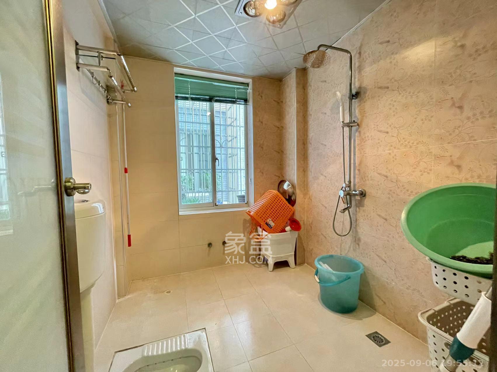 长房东郡  3室2厅1卫    3500.0元/月 长房东郡  3室2厅1卫    3500.0元/月室内图