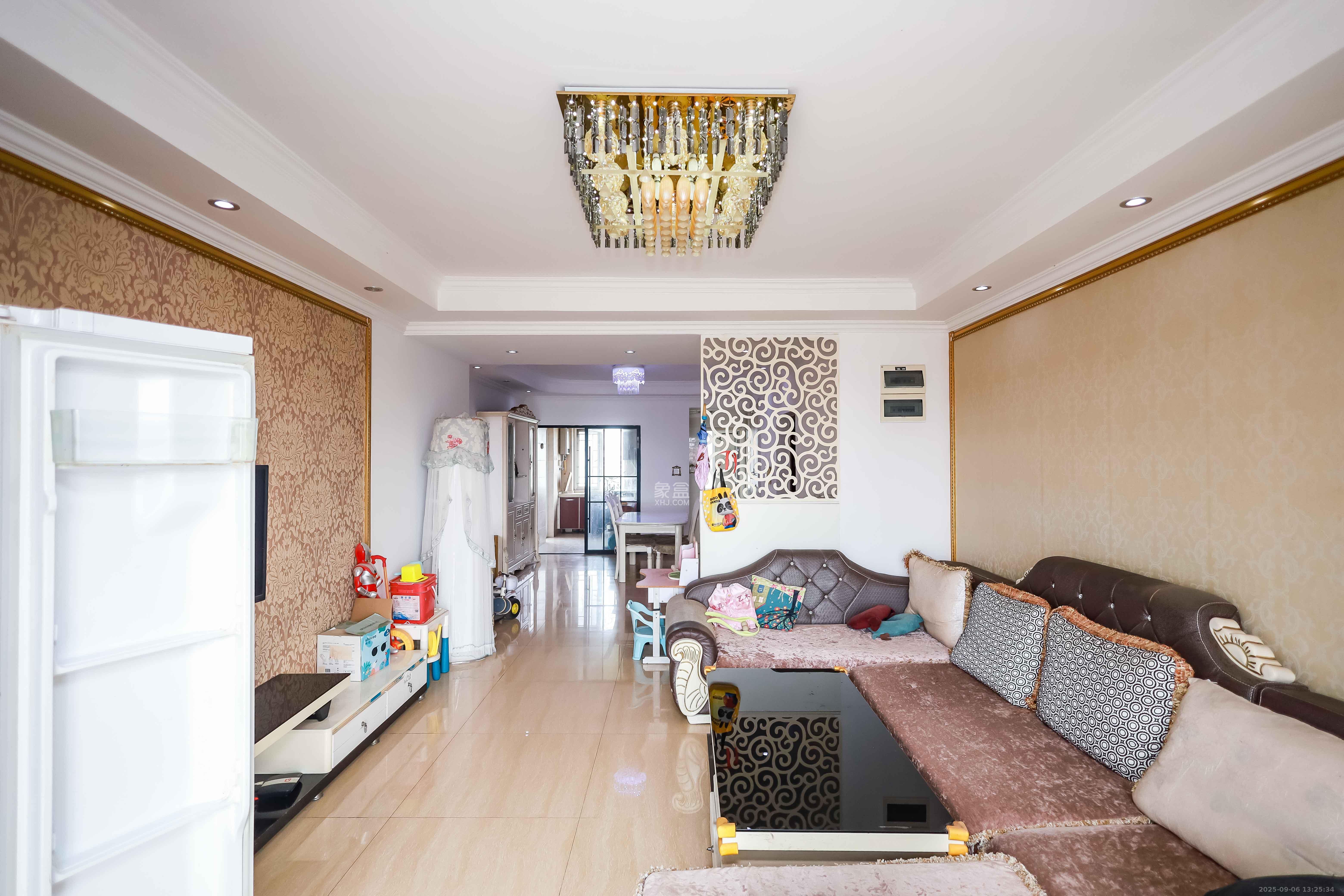 联美品格  3室2厅2卫    92.0万 联美品格  3室2厅2卫    92.0万客厅