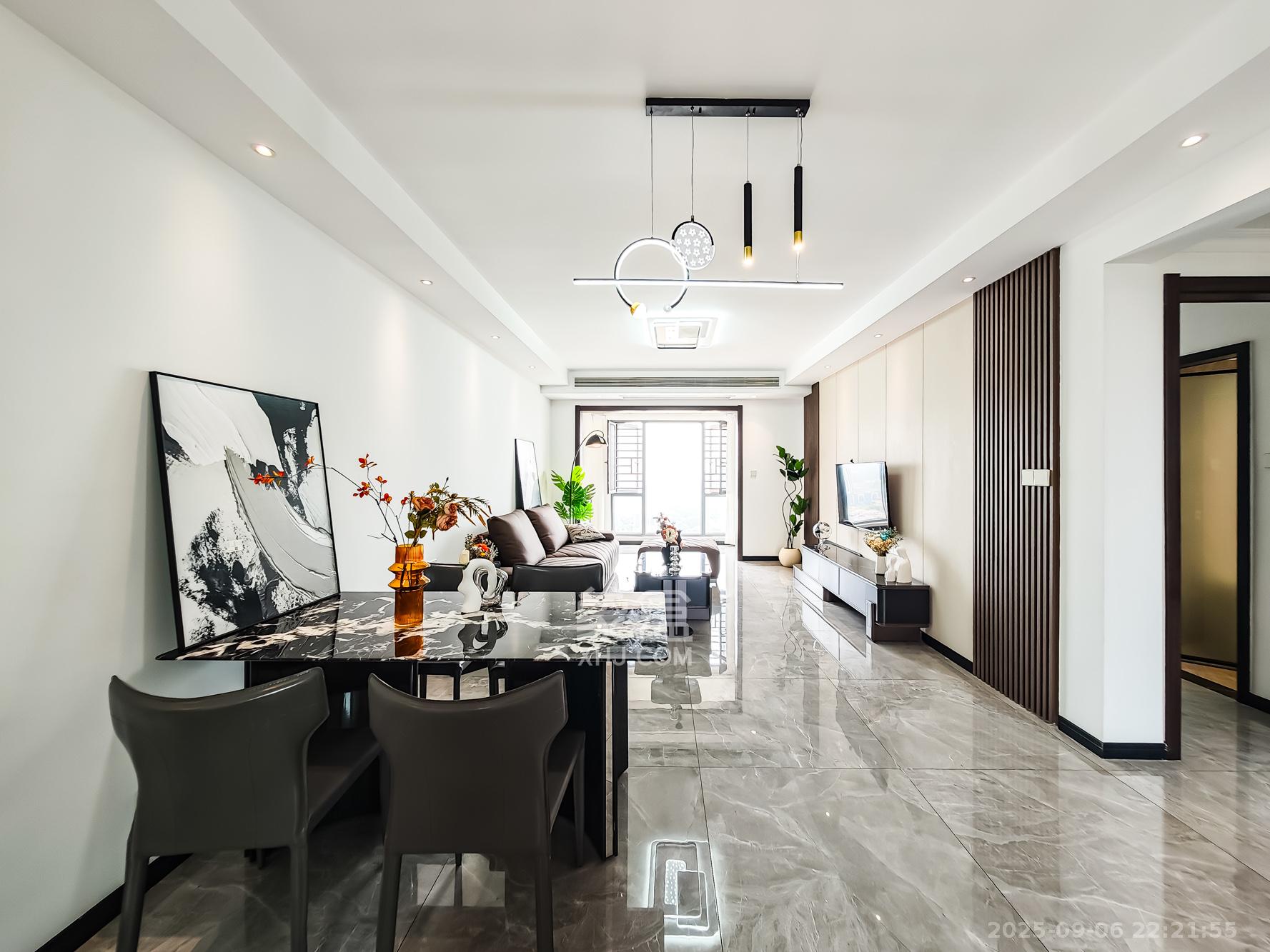 恒基旭辉湖山赋 3室2厅2卫 99.8万 恒基旭辉湖山赋 3室2厅2卫 99.8万客厅