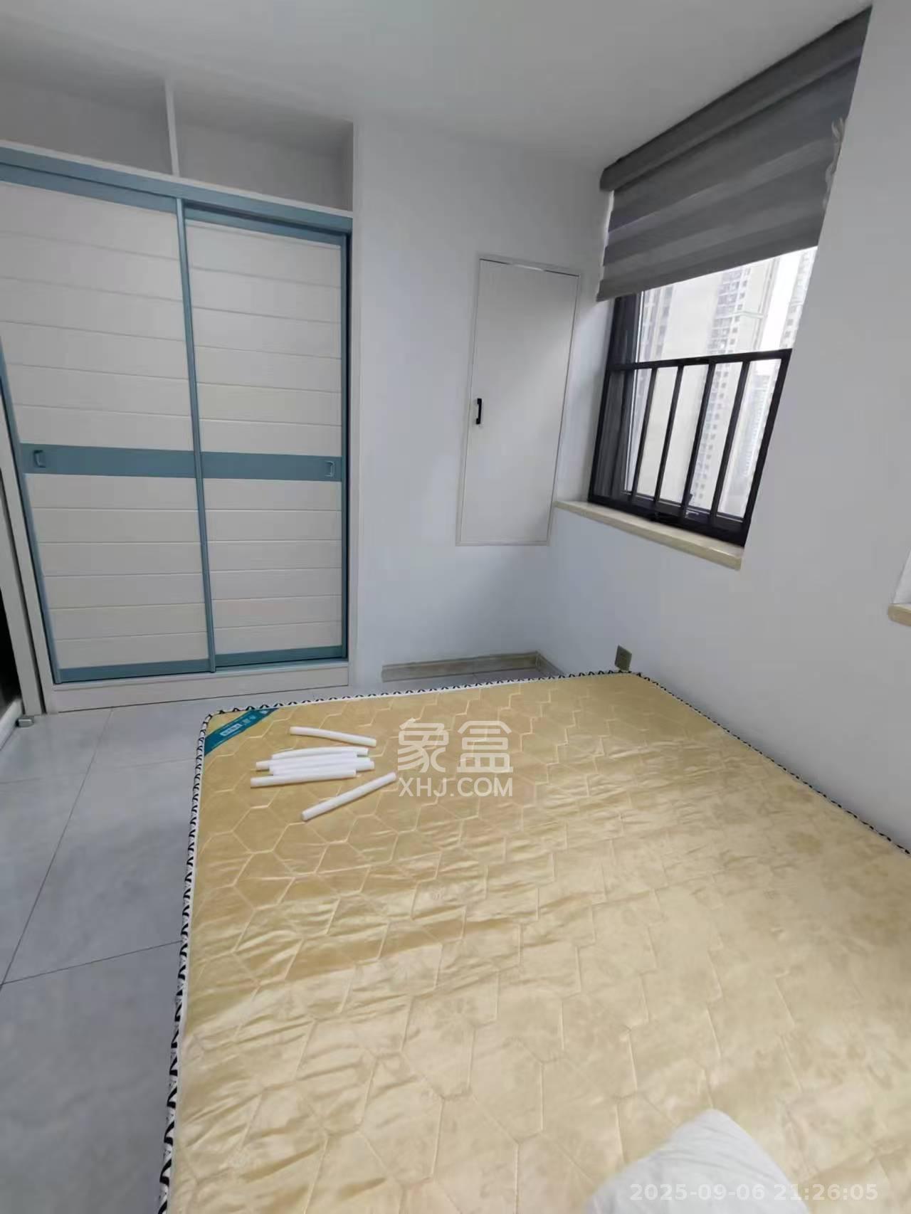 华润置地广场二期  3室2厅1卫    1900.0元/月室内图