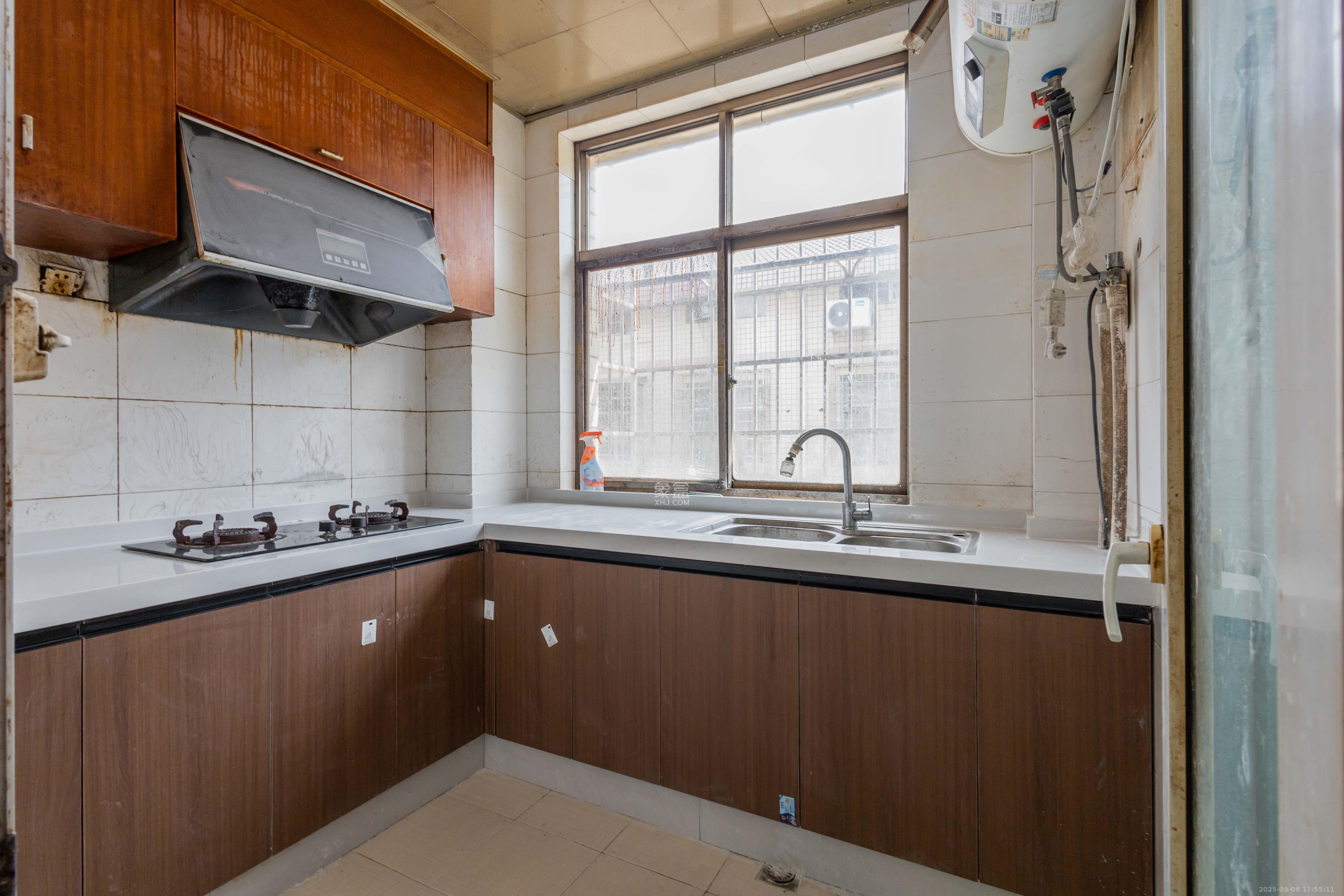 泉塘小区  3室2厅2卫    1000.0元/月 泉塘小区  3室2厅2卫    1000.0元/月室内图