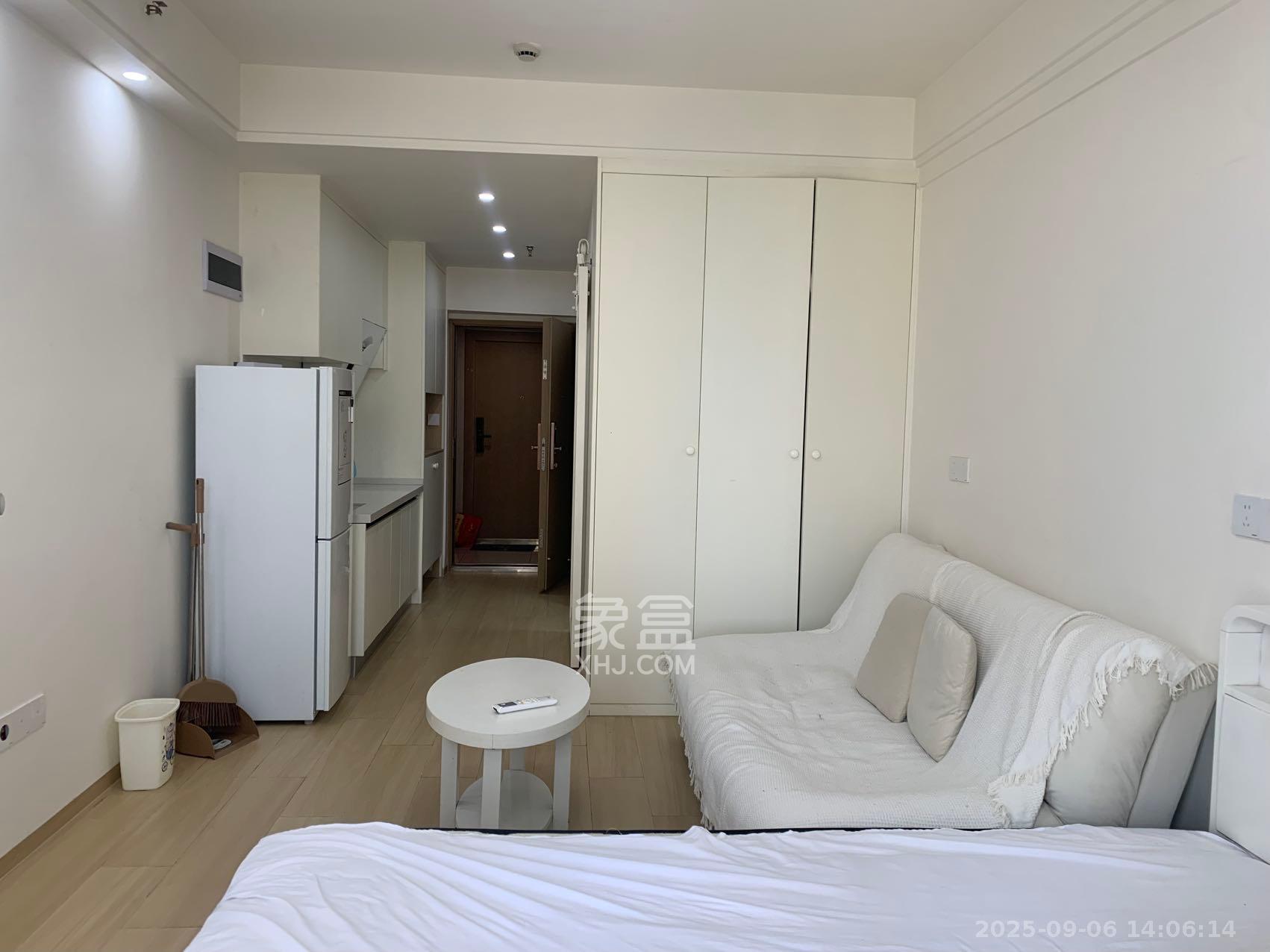 卓越江岸  1室1厅1卫    2100.0元/月室内图