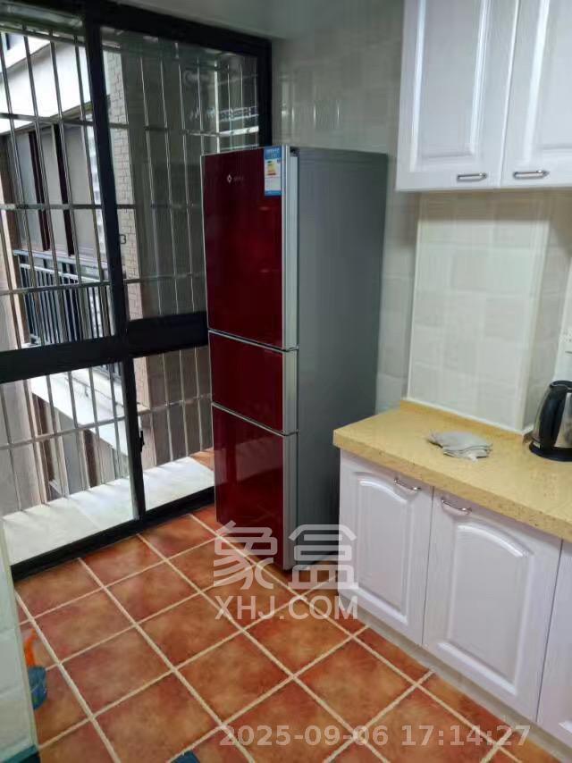 水岸世景  3室2厅3卫    2000.0元/月室内图