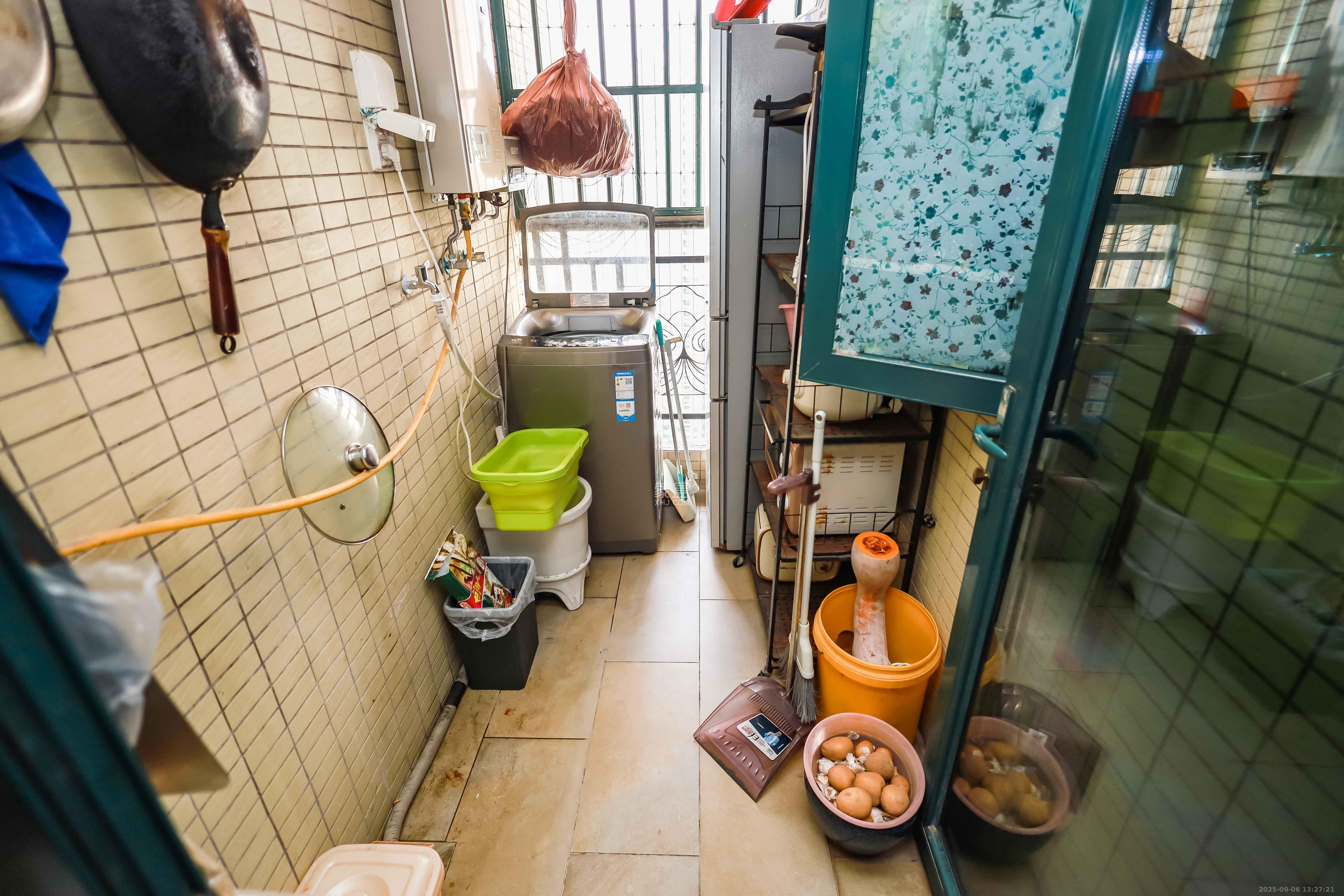 恒大华府  3室2厅1卫   160.00万阳台