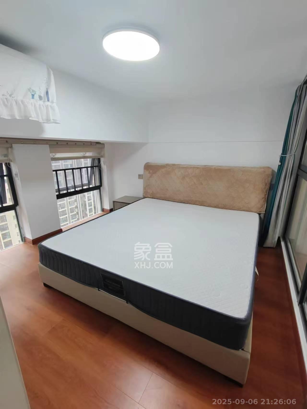 华润置地广场二期  3室2厅1卫    1900.0元/月室内图