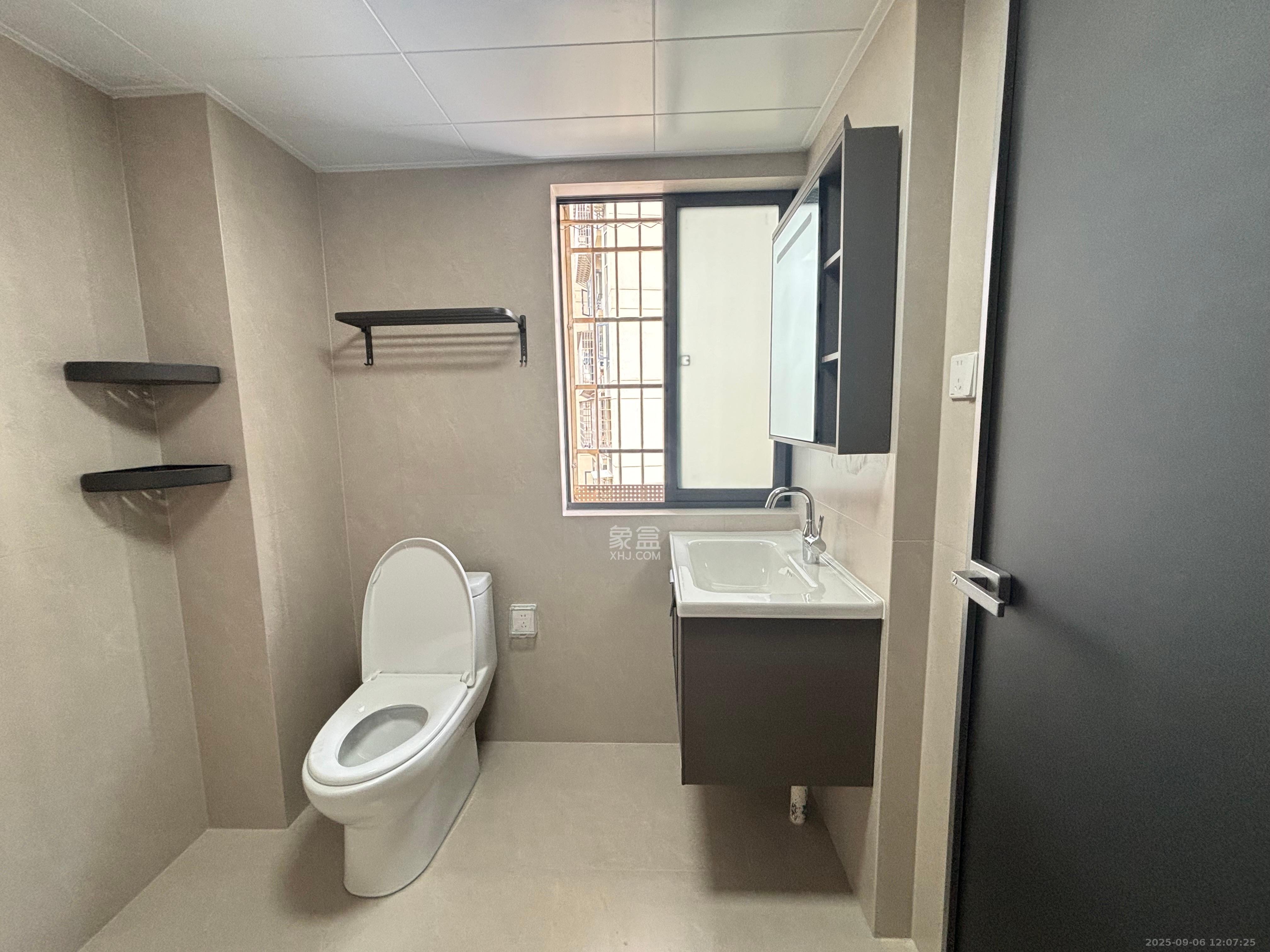 桥头家园三期  3室2厅1卫    2800.0元/月 桥头家园三期  3室2厅1卫    2800.0元/月室内图