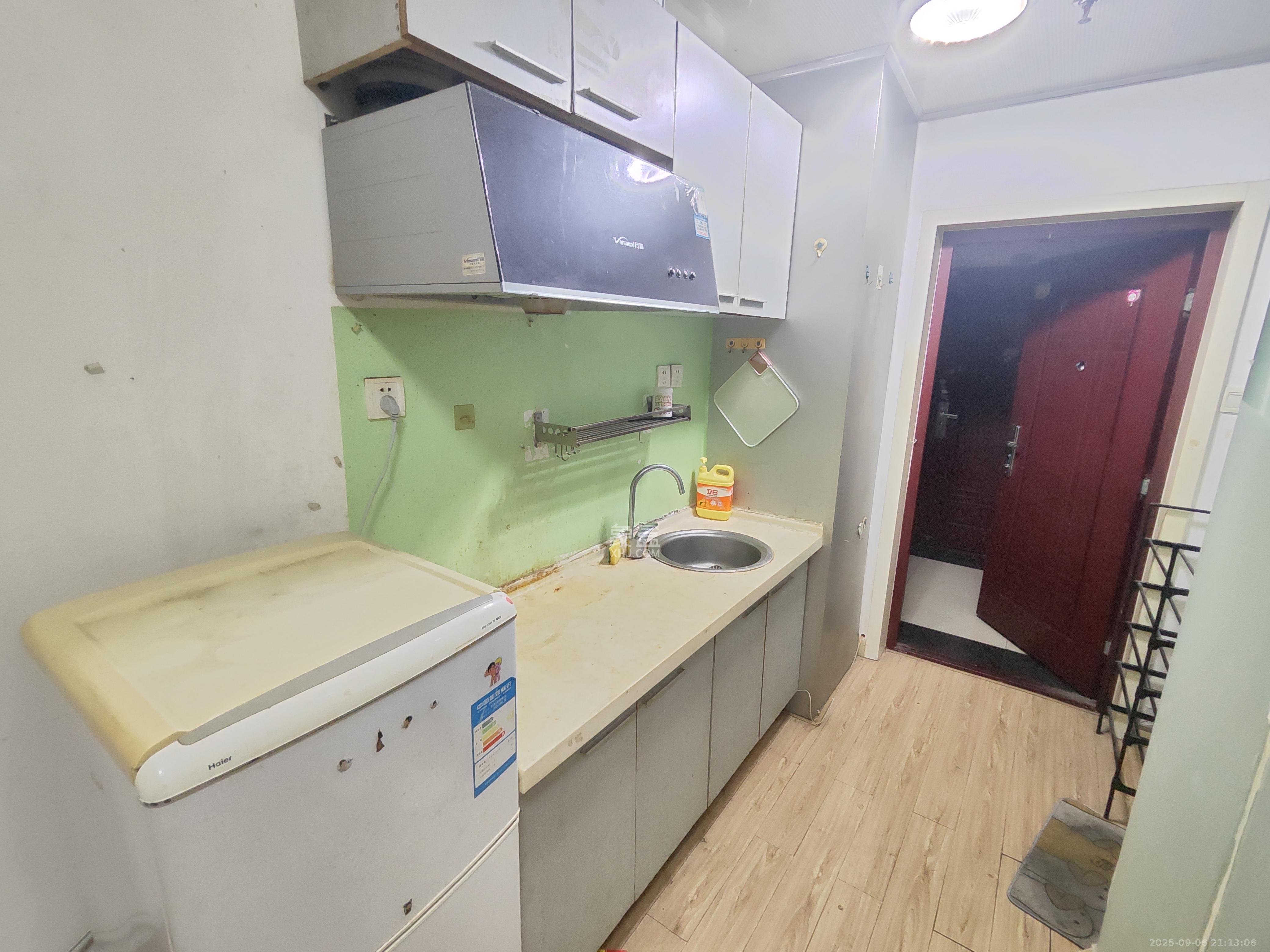 豪菲斯国际公寓(缤纷一季)  1室1厅1卫    1000.0元/月 豪菲斯国际公寓(缤纷一季)  1室1厅1卫    1000.0元/月室内图1