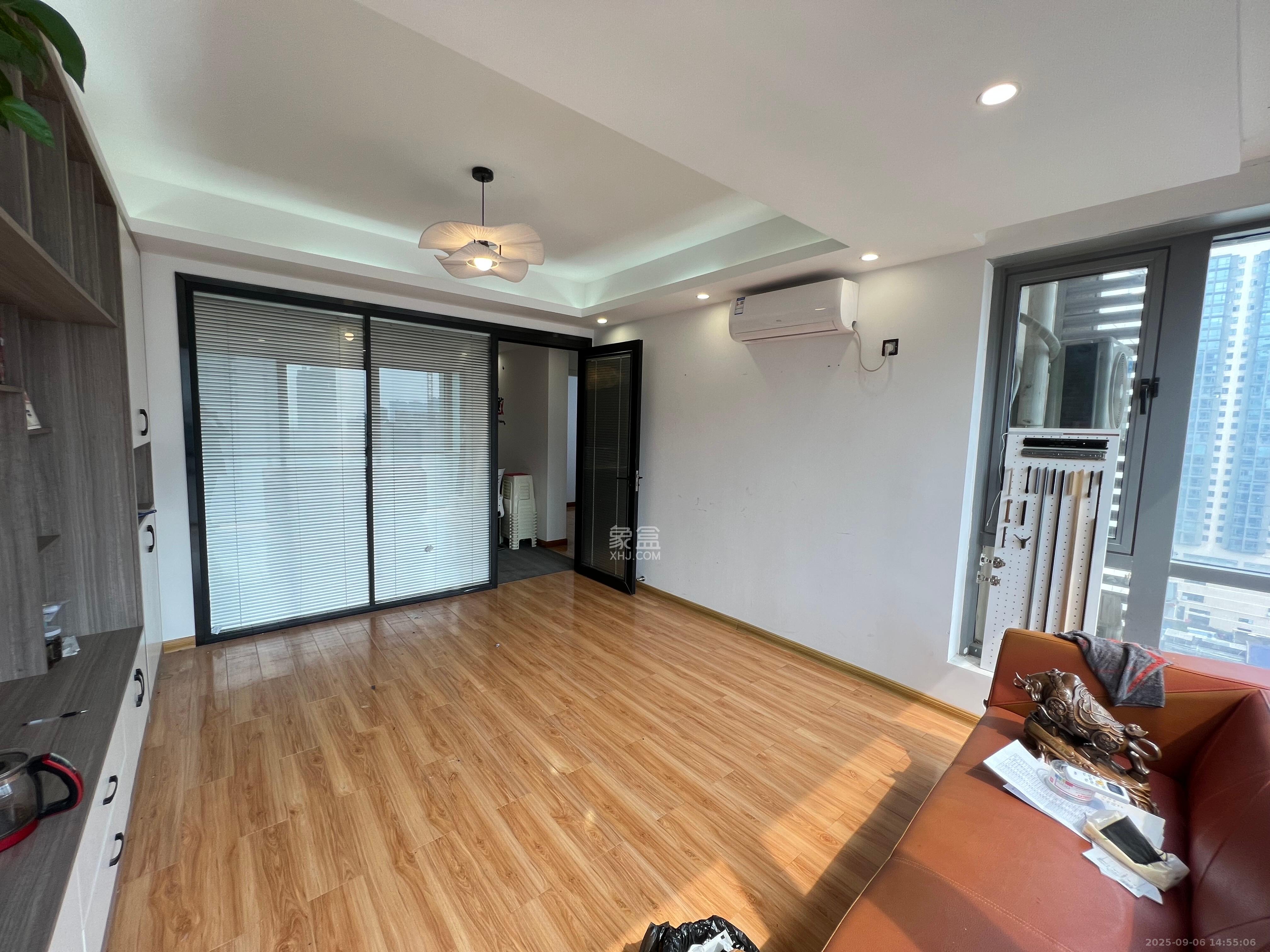 西子一间  6室2厅1卫    6000.0元/月室内图