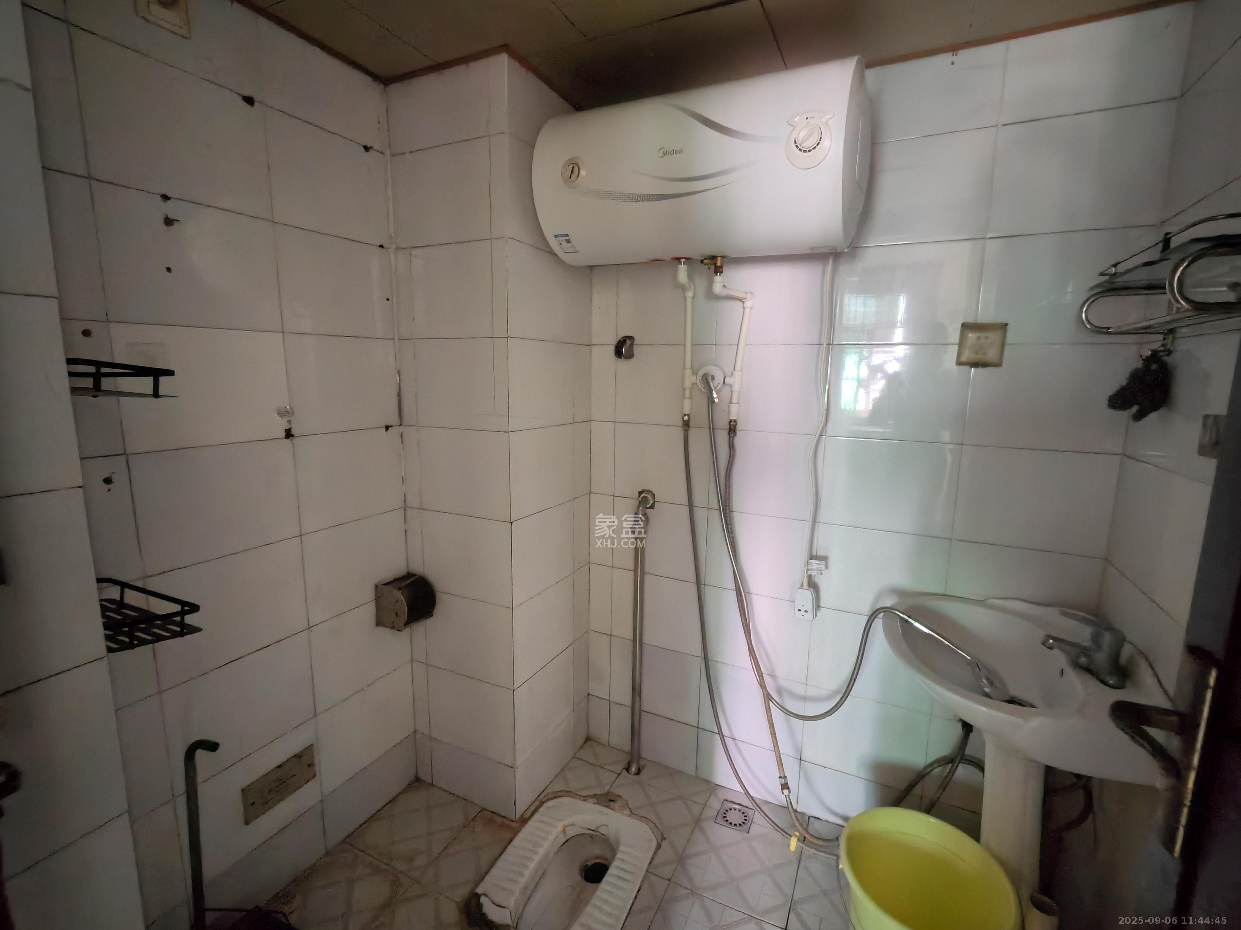 高桥财富大厦  3室2厅1卫    1900.0元/月 高桥财富大厦  3室2厅1卫    1900.0元/月室内图