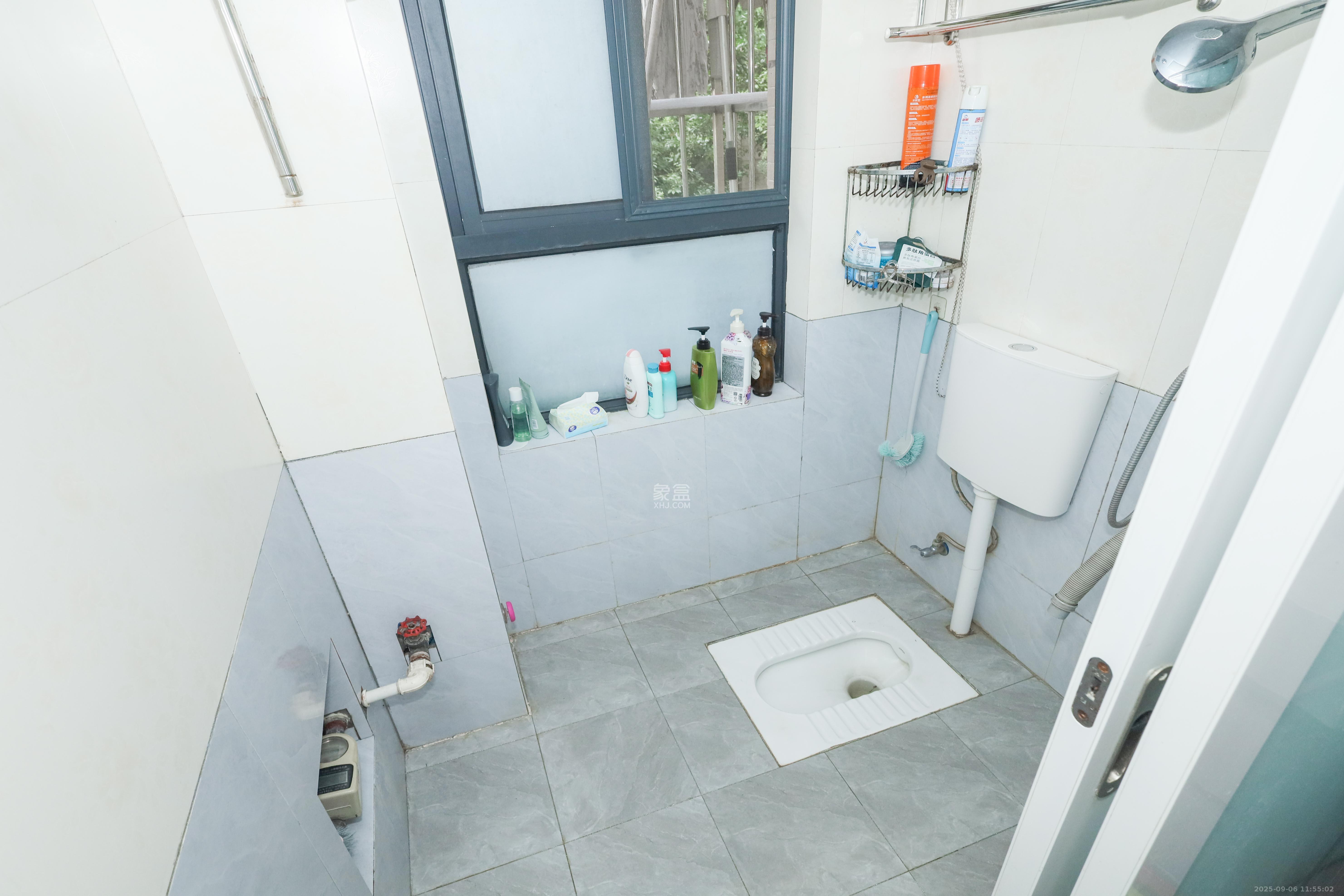 保利麓谷林语A区 3室2厅1卫 76.0万 保利麓谷林语A区 3室2厅1卫 76.0万卫生间