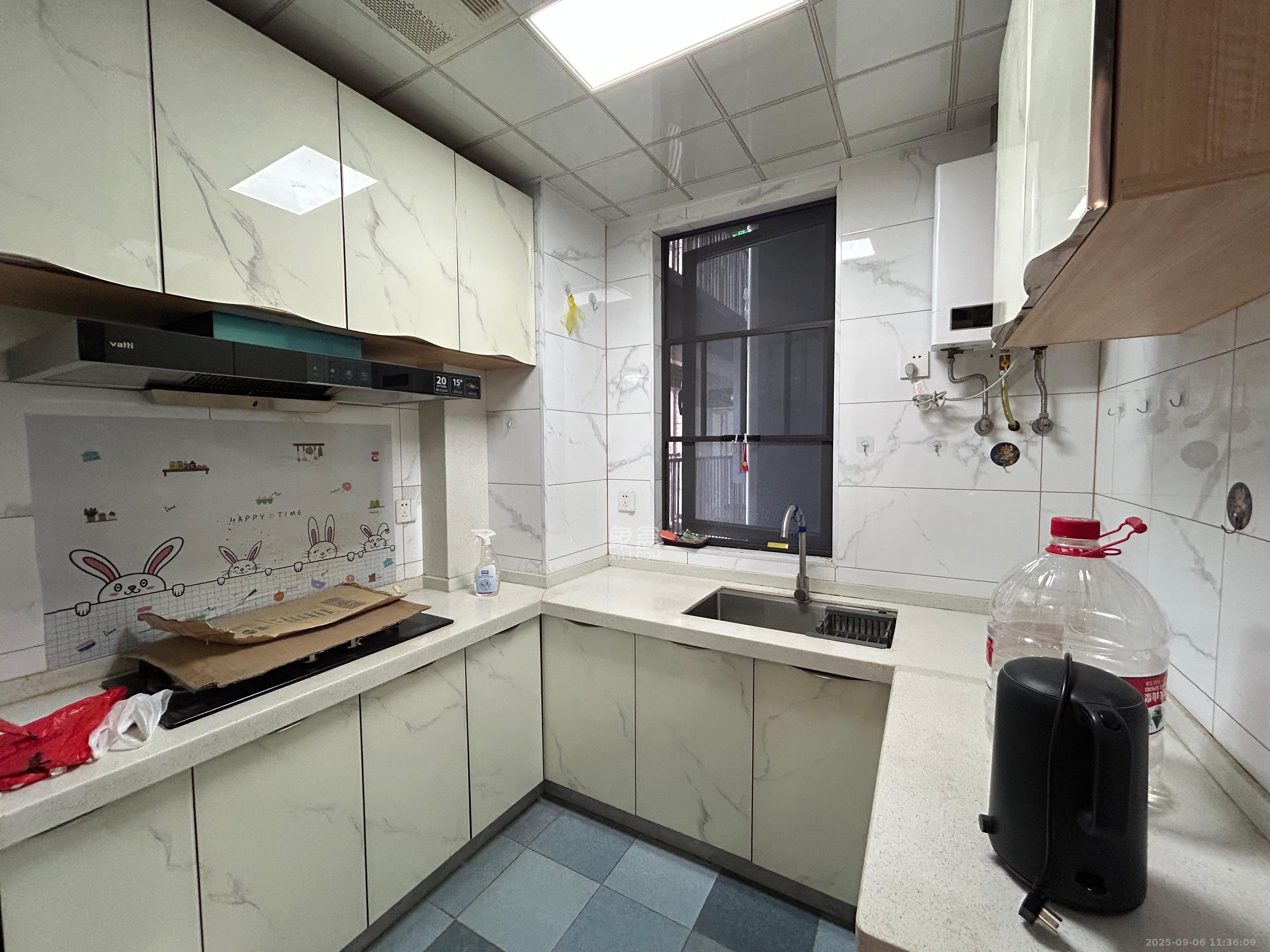 南益名士豪庭 3室2厅1卫 2700.0元/月 南益名士豪庭 3室2厅1卫 2700.0元/月室内图