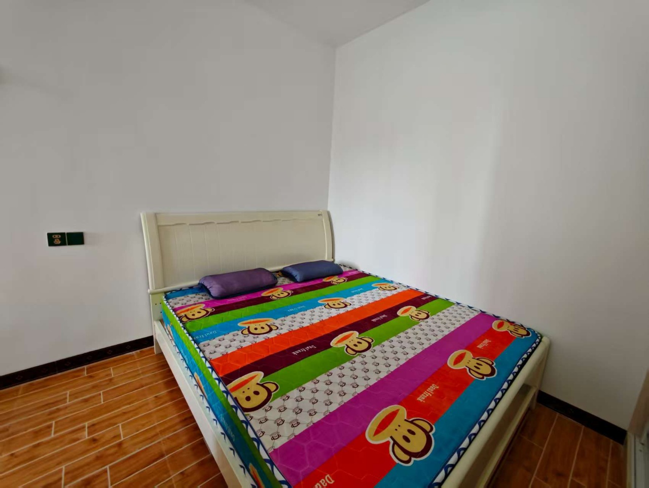 雄森国际 2室2厅1卫 28.0万 雄森国际 2室2厅1卫 28.0万客厅