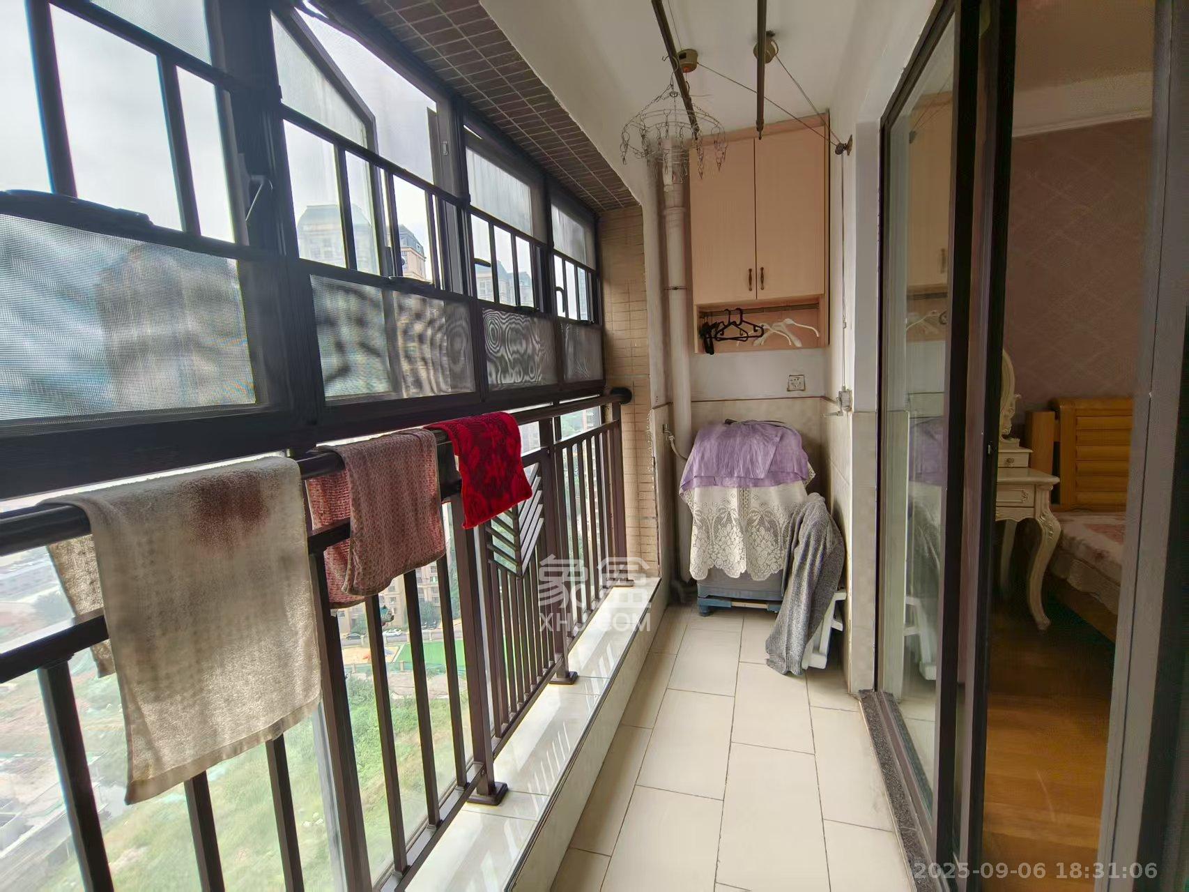 中海国际三期  3室2厅2卫    1800.0元/月 中海国际三期  3室2厅2卫    1800.0元/月室内图