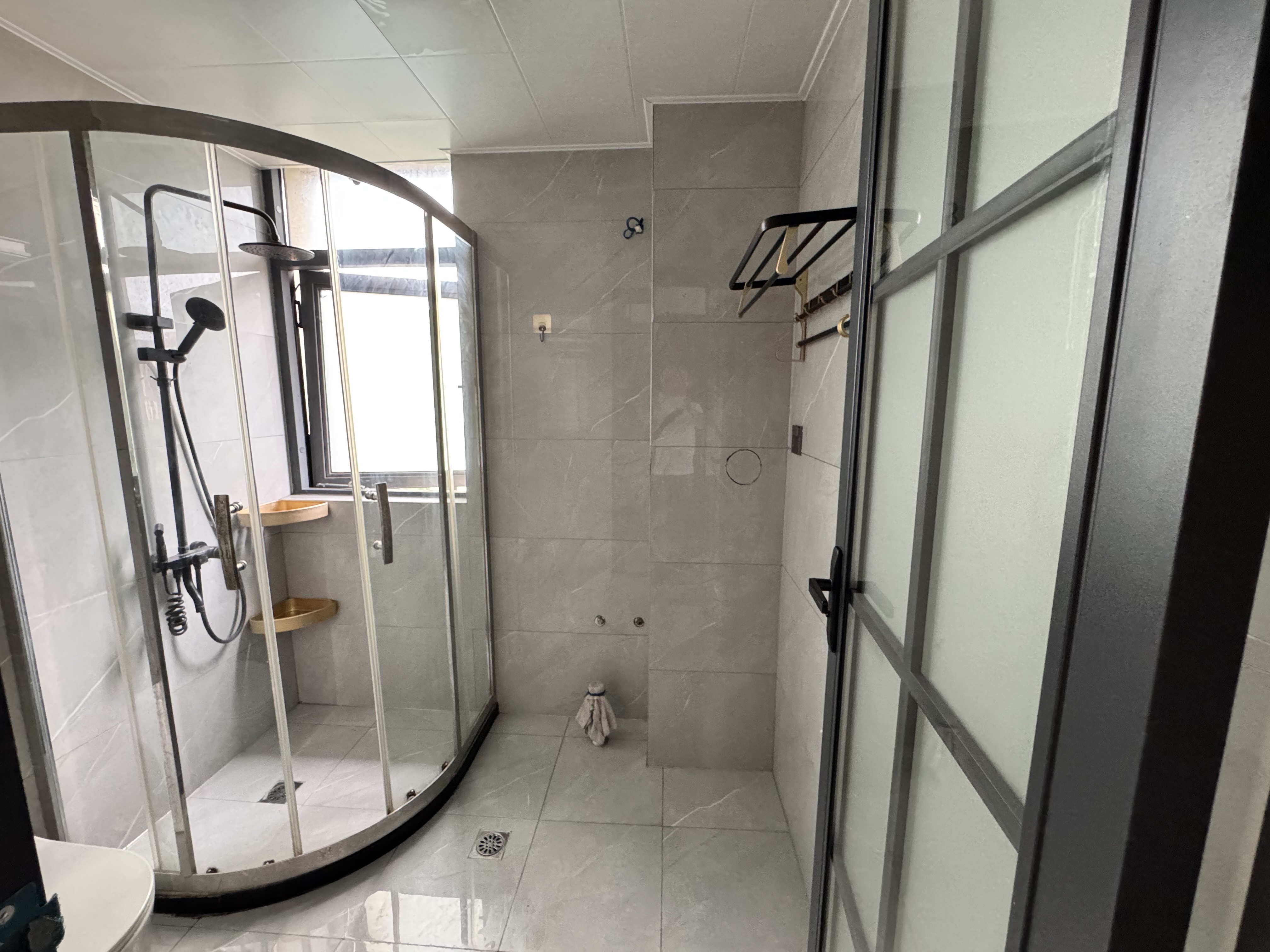 昊天珑璟湾 4室2厅2卫 2300.0元/月 昊天珑璟湾 4室2厅2卫 2300.0元/月室内图