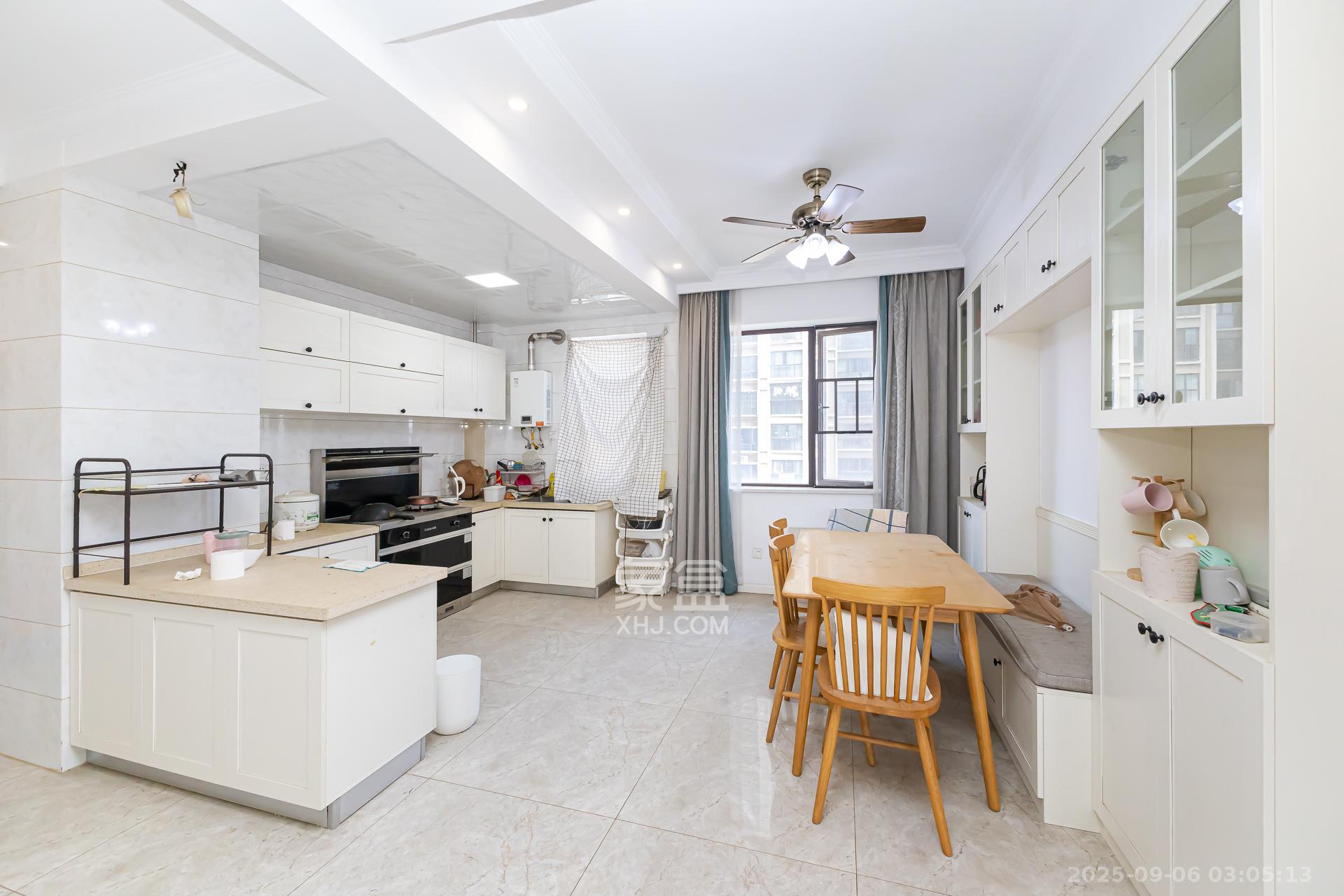 南山苏迪亚诺  4室2厅1卫    118.0万 南山苏迪亚诺  4室2厅1卫    118.0万客厅