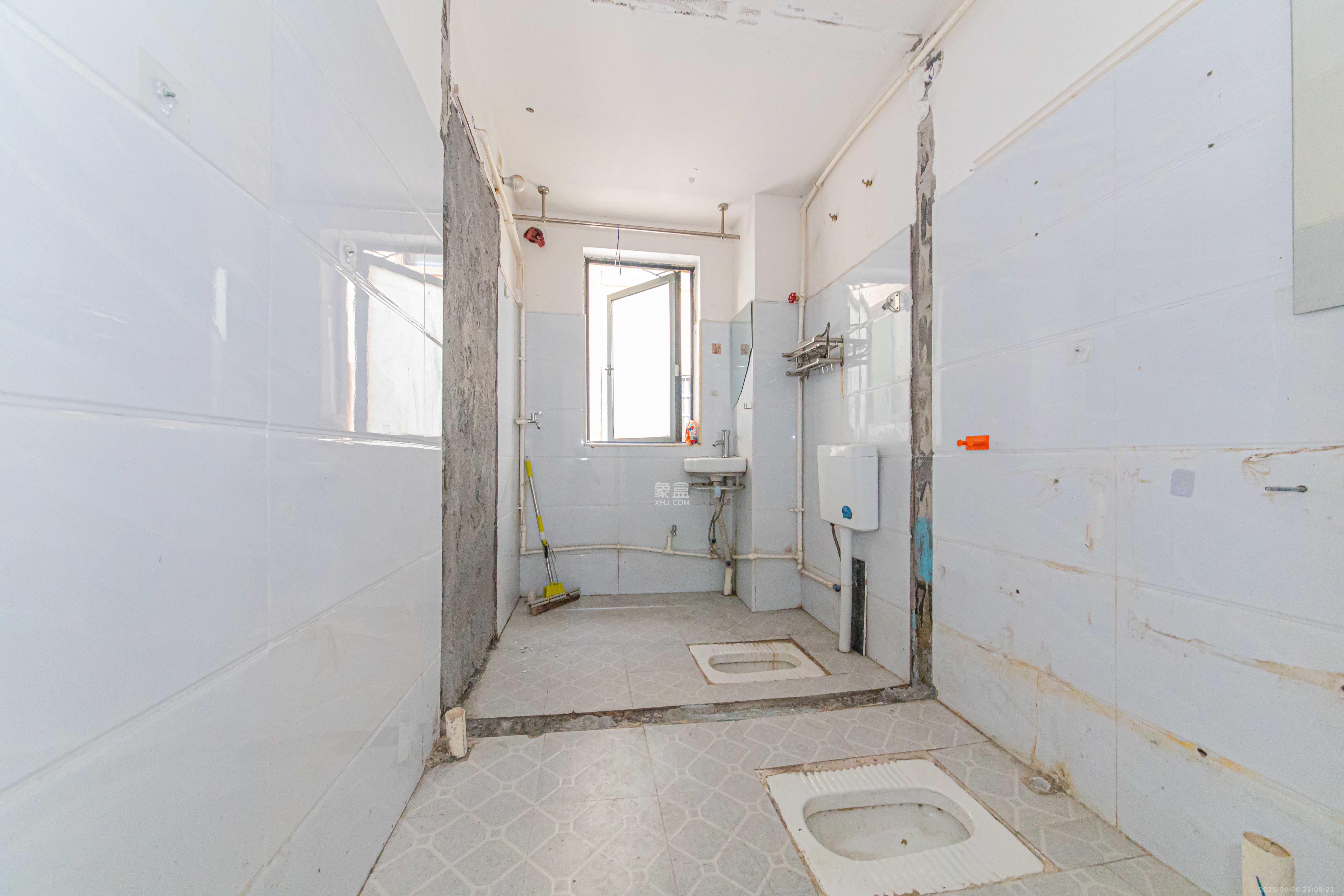 中建芙蓉嘉苑 3室2厅2卫 98.0万 中建芙蓉嘉苑 3室2厅2卫 98.0万卫生间