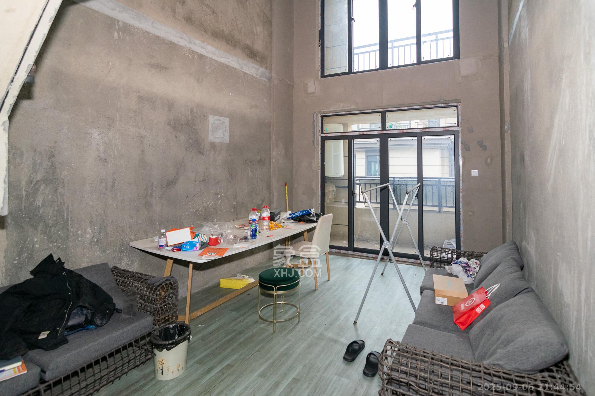 澳海望洲府  3室2厅2卫    59.8万 澳海望洲府  3室2厅2卫    59.8万客厅