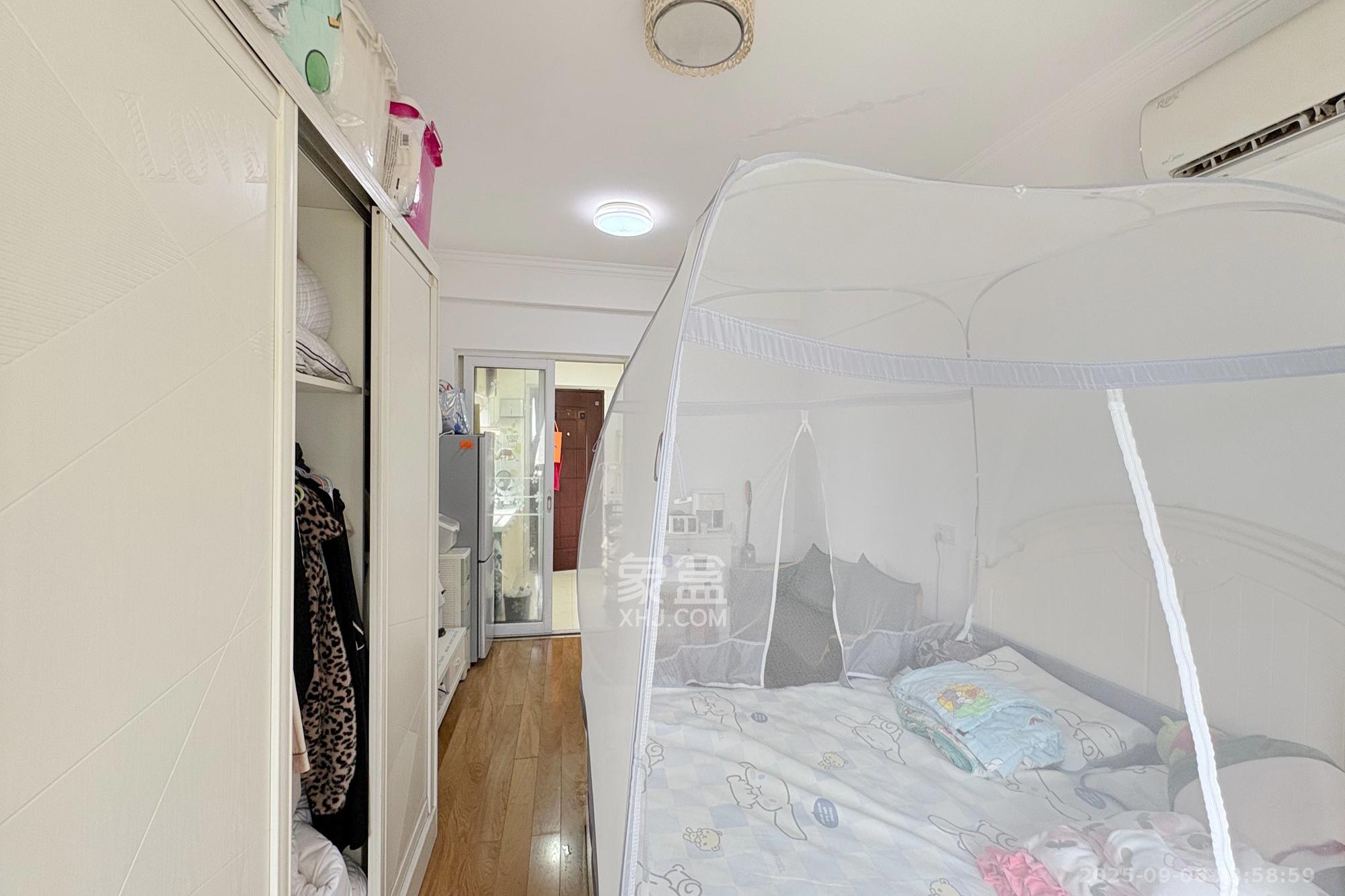 锦泰东环国际  1室1厅1卫    32.0万卧室