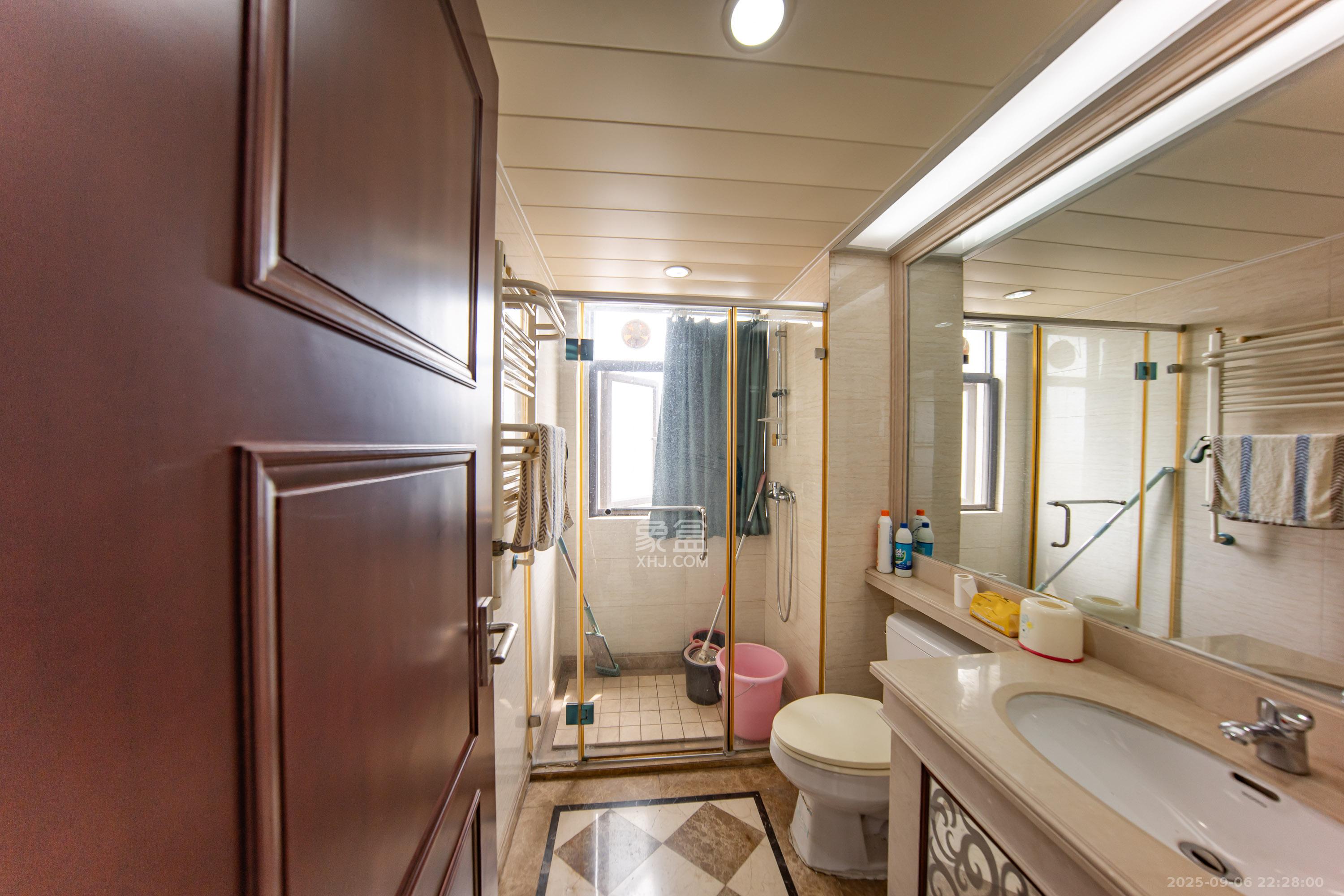 中海国际一期 1室2厅2卫 95.0万 中海国际一期 1室2厅2卫 95.0万卫生间