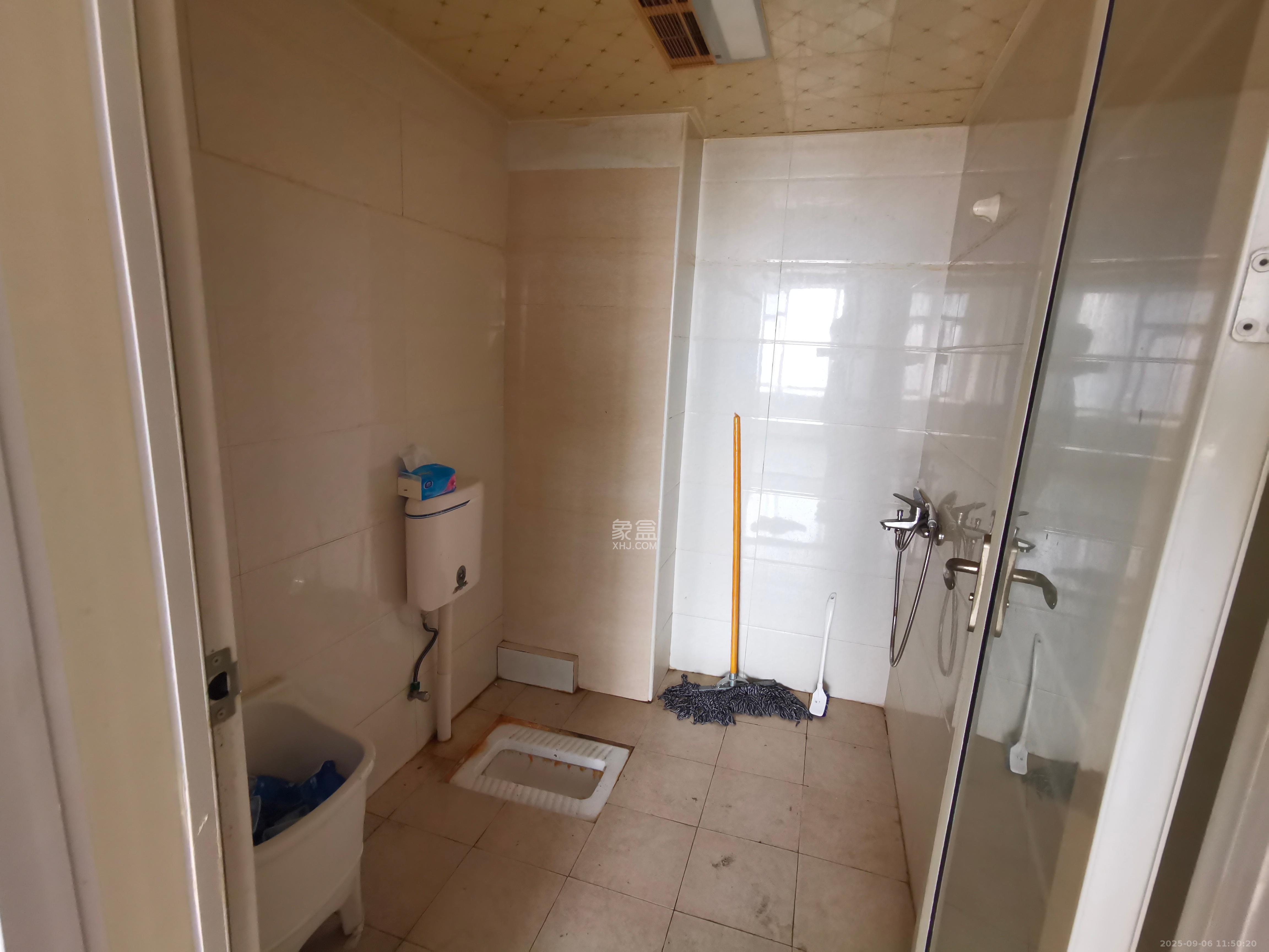 长房中庭国际(东郡华蓉广场) 5室1厅1卫 3000.0元/月 长房中庭国际(东郡华蓉广场) 5室1厅1卫 3000.0元/月室内图