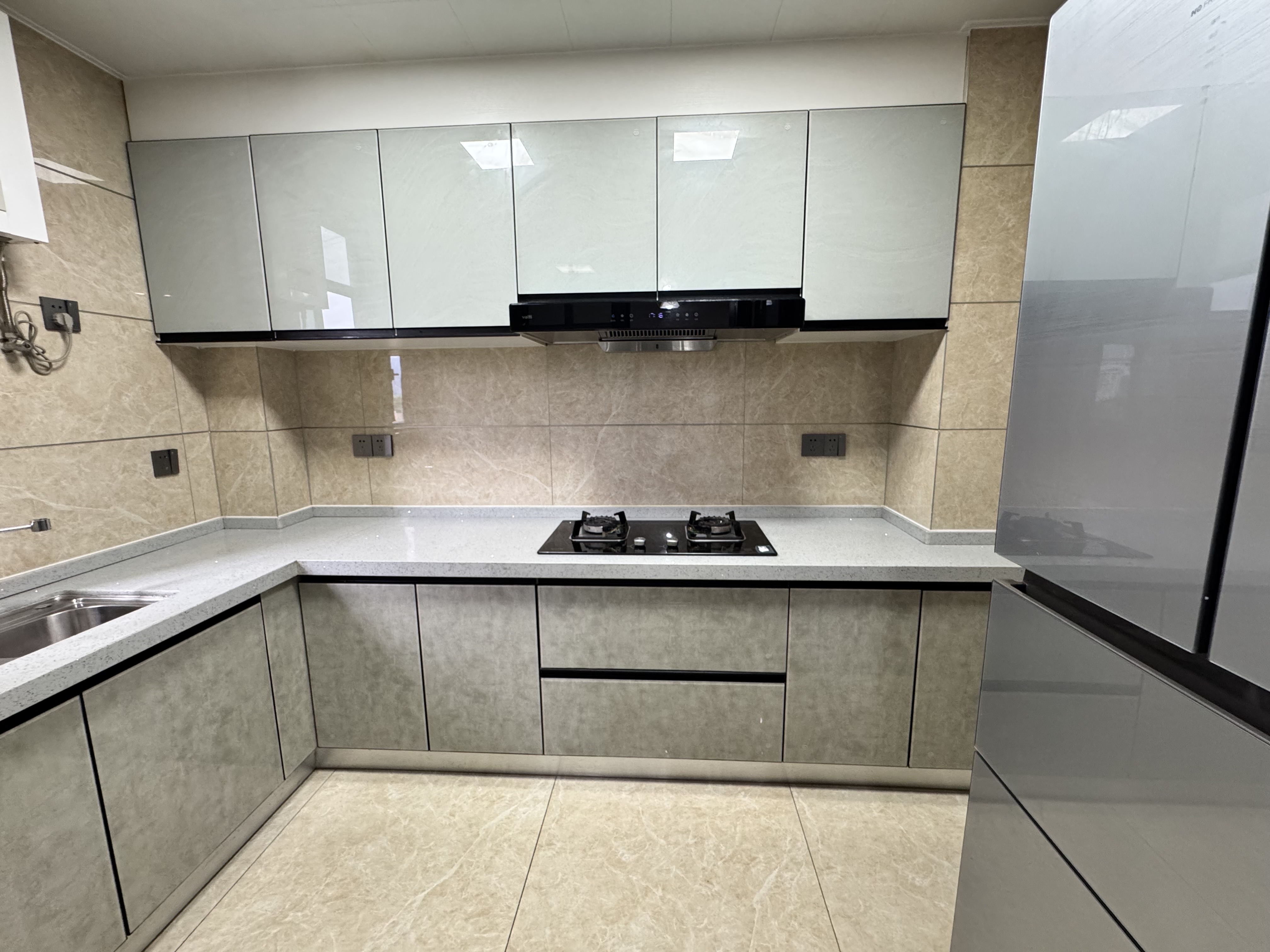 昊天珑璟湾 4室2厅2卫 2300.0元/月 昊天珑璟湾 4室2厅2卫 2300.0元/月室内图