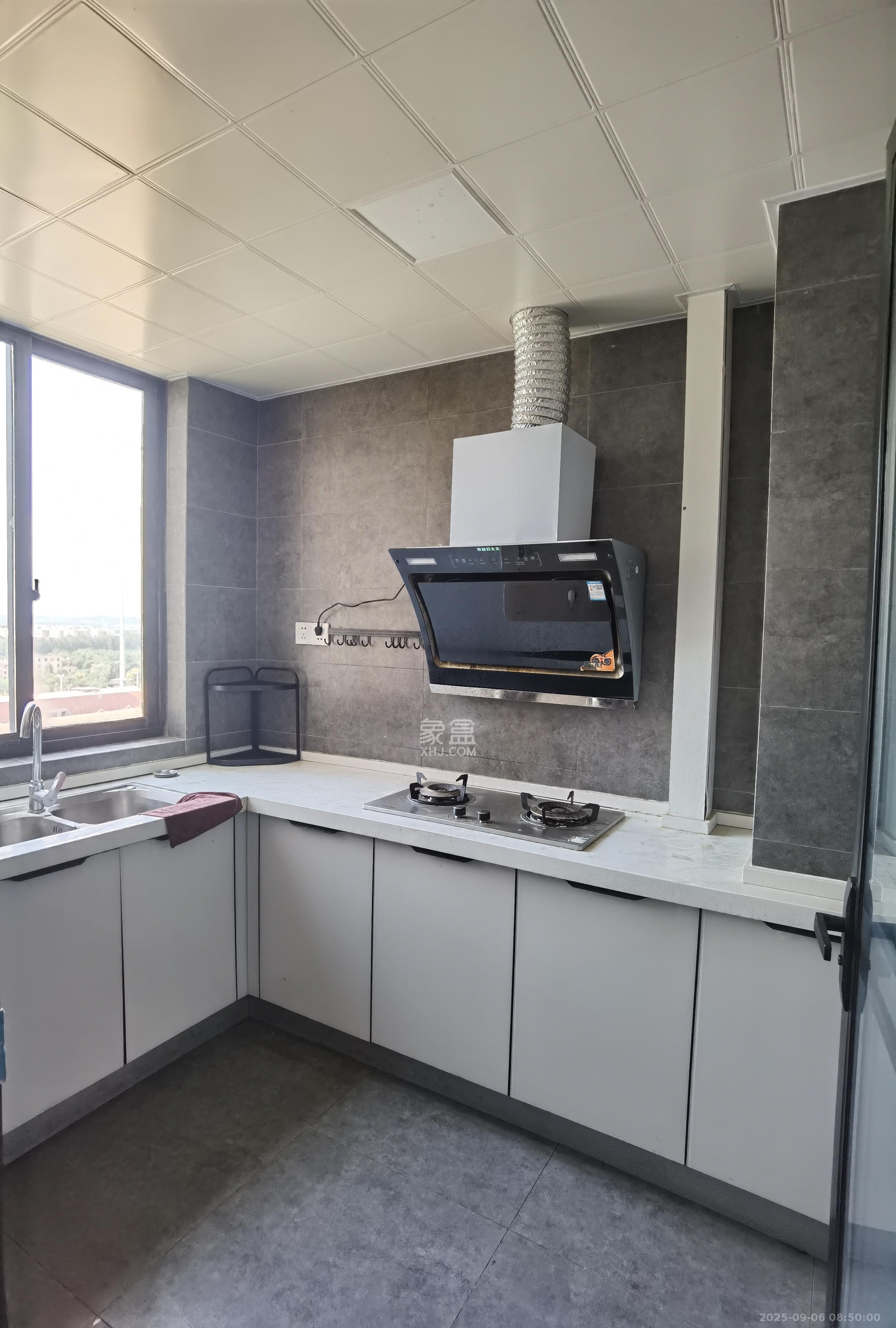 中鼎江岸花城  3室2厅1卫    1700.0元/月 中鼎江岸花城  3室2厅1卫    1700.0元/月室内图