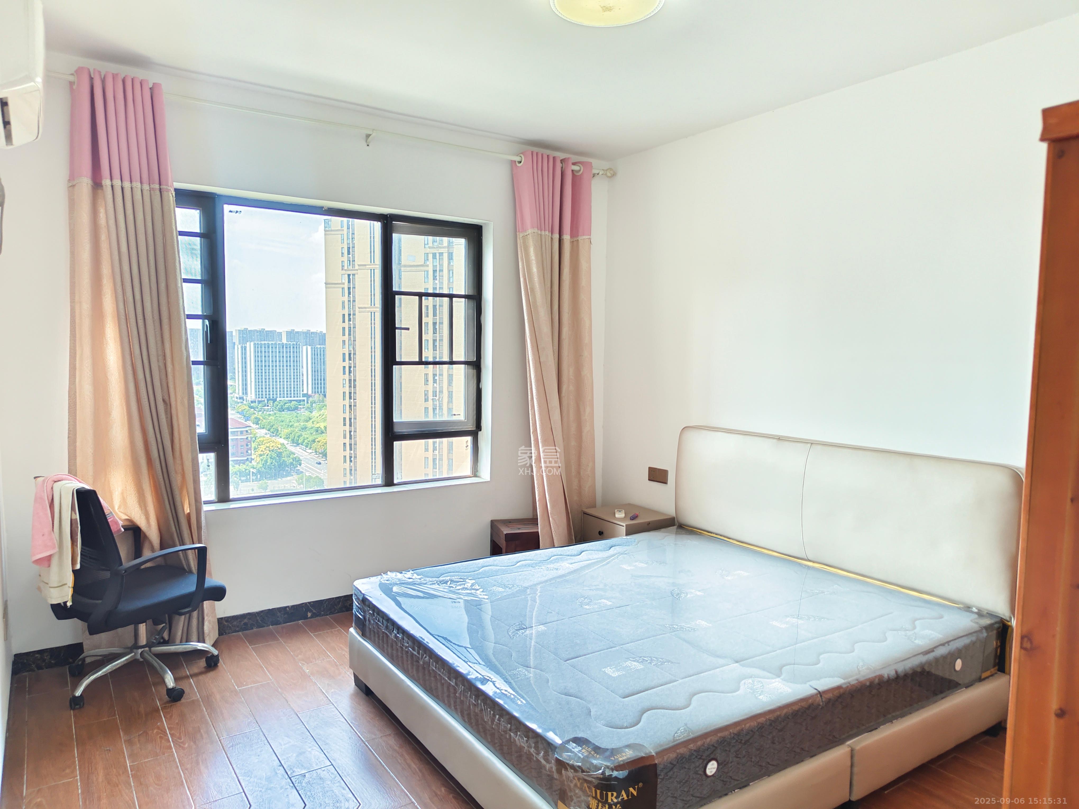 洋湖18克拉（旷远洋湖18克拉）  4室2厅2卫    3200.0元/月室内图