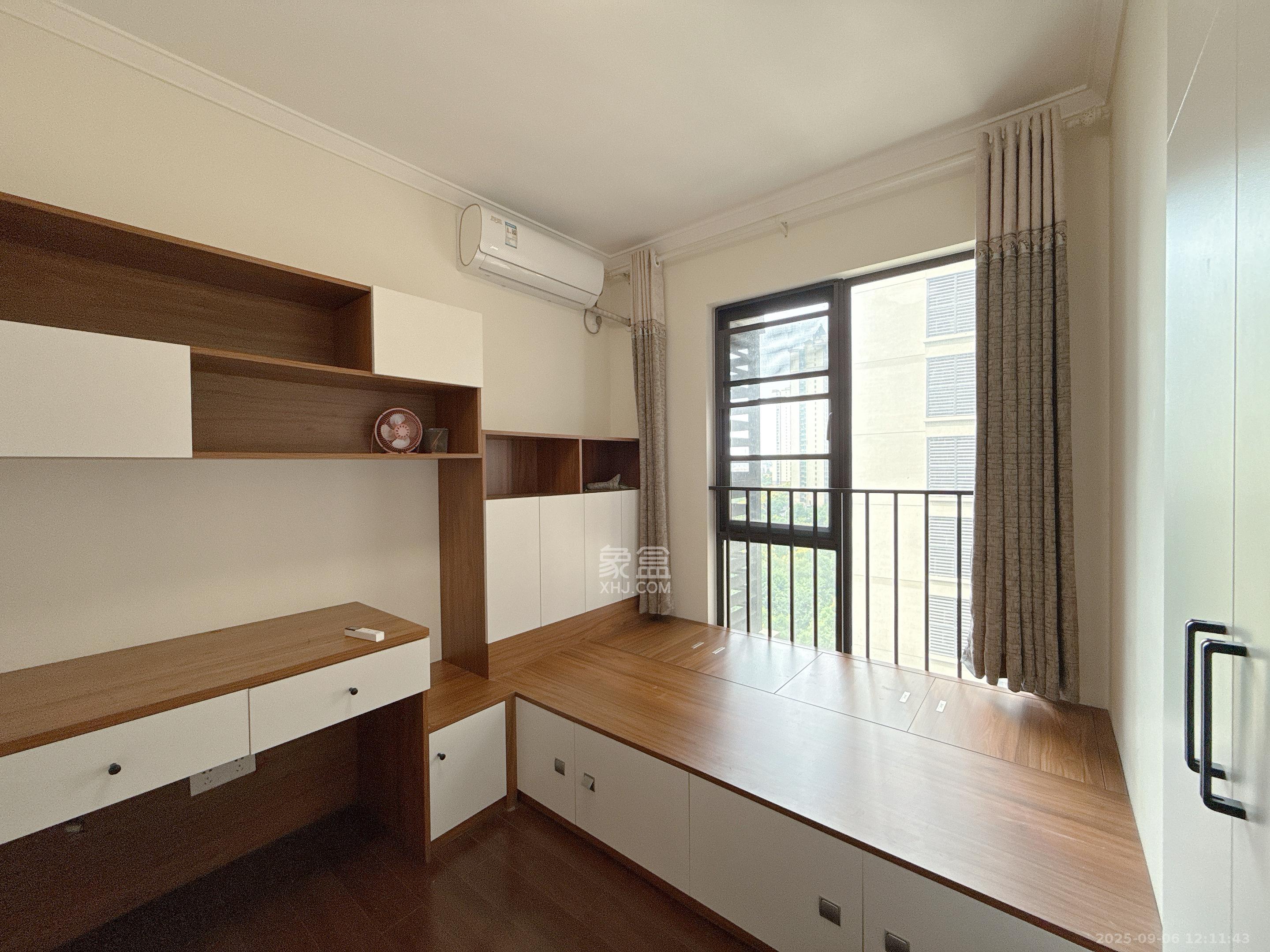 万科里金域滨江  3室2厅1卫    3800.0元/月室内图