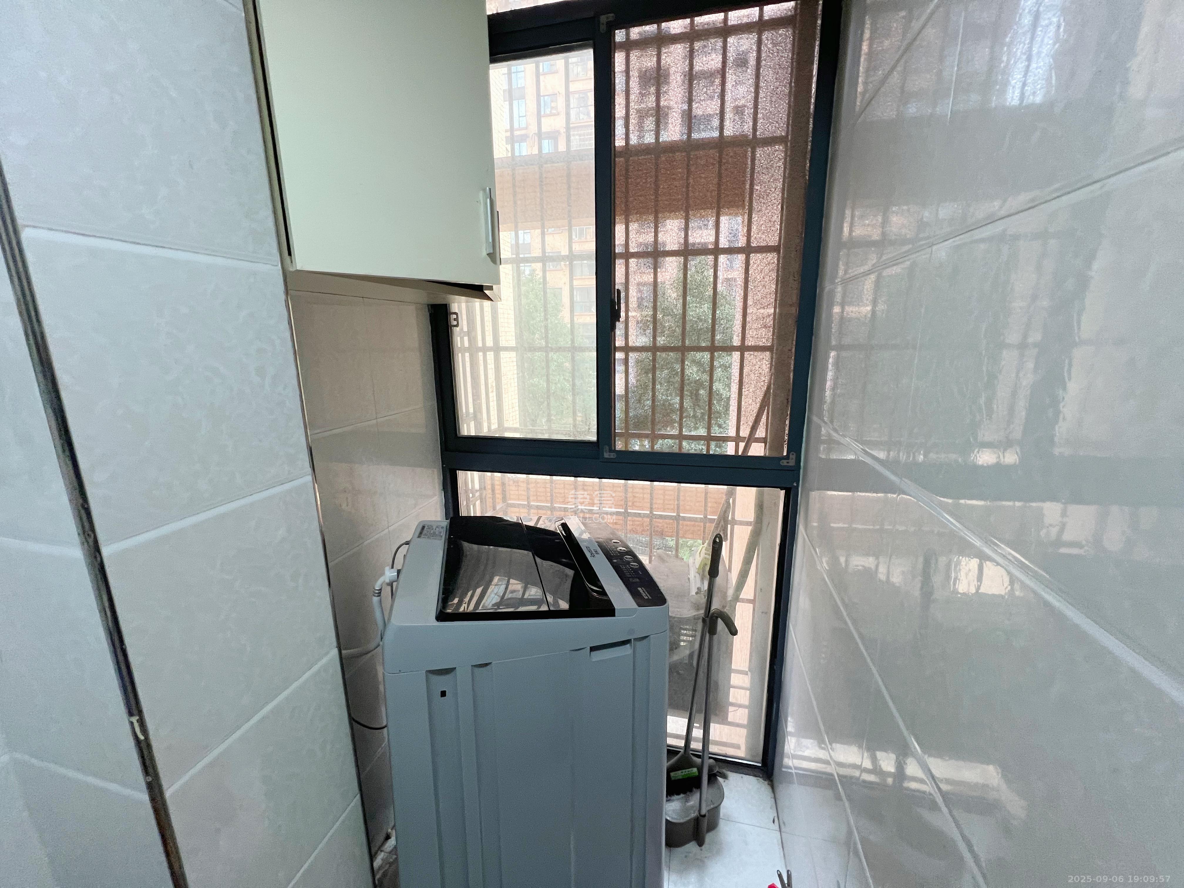 中城丽景香山园 2室2厅1卫 2500.0元/月 中城丽景香山园 2室2厅1卫 2500.0元/月室内图