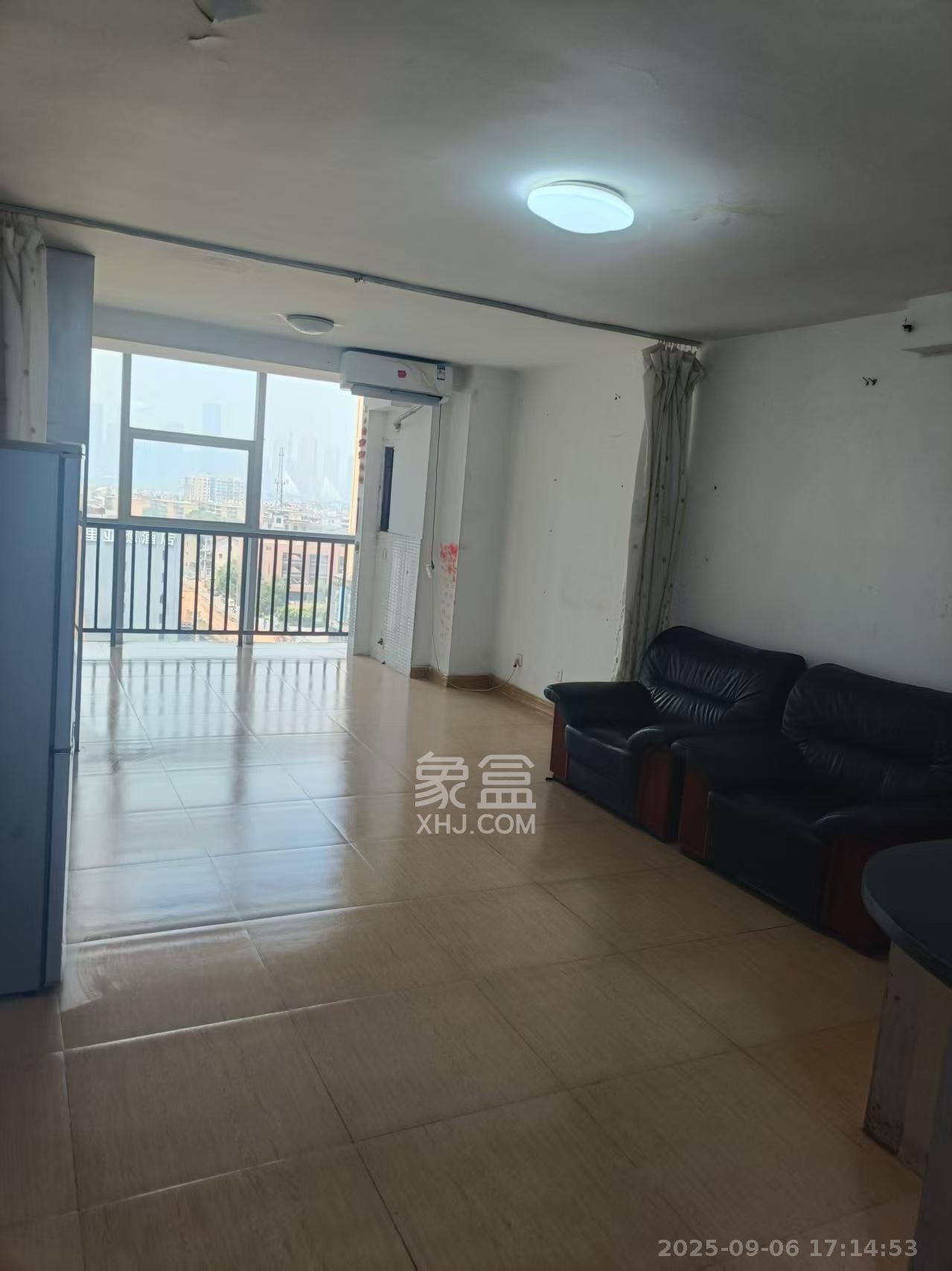 新时代广场  1室1厅1卫    1500.0元/月 新时代广场  1室1厅1卫    1500.0元/月室内图