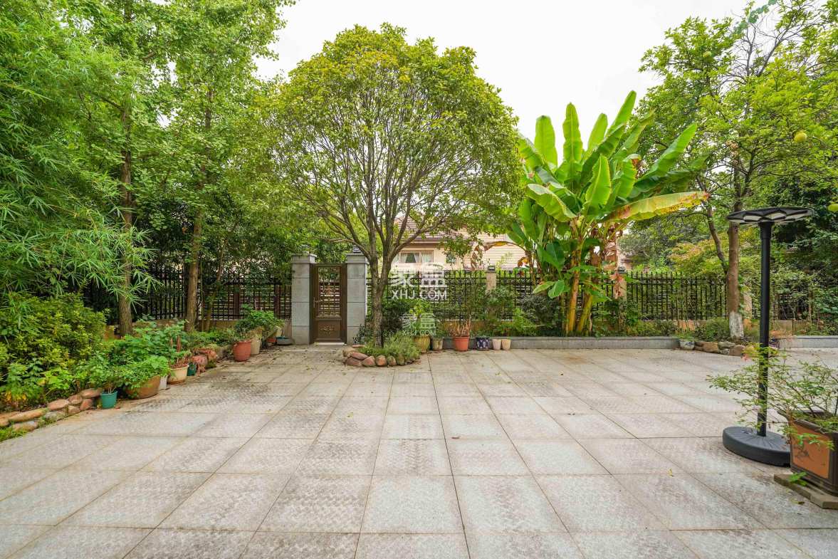 保利阆峰云墅 5室2厅4卫 868.0万 保利阆峰云墅 5室2厅4卫 868.0万阳台