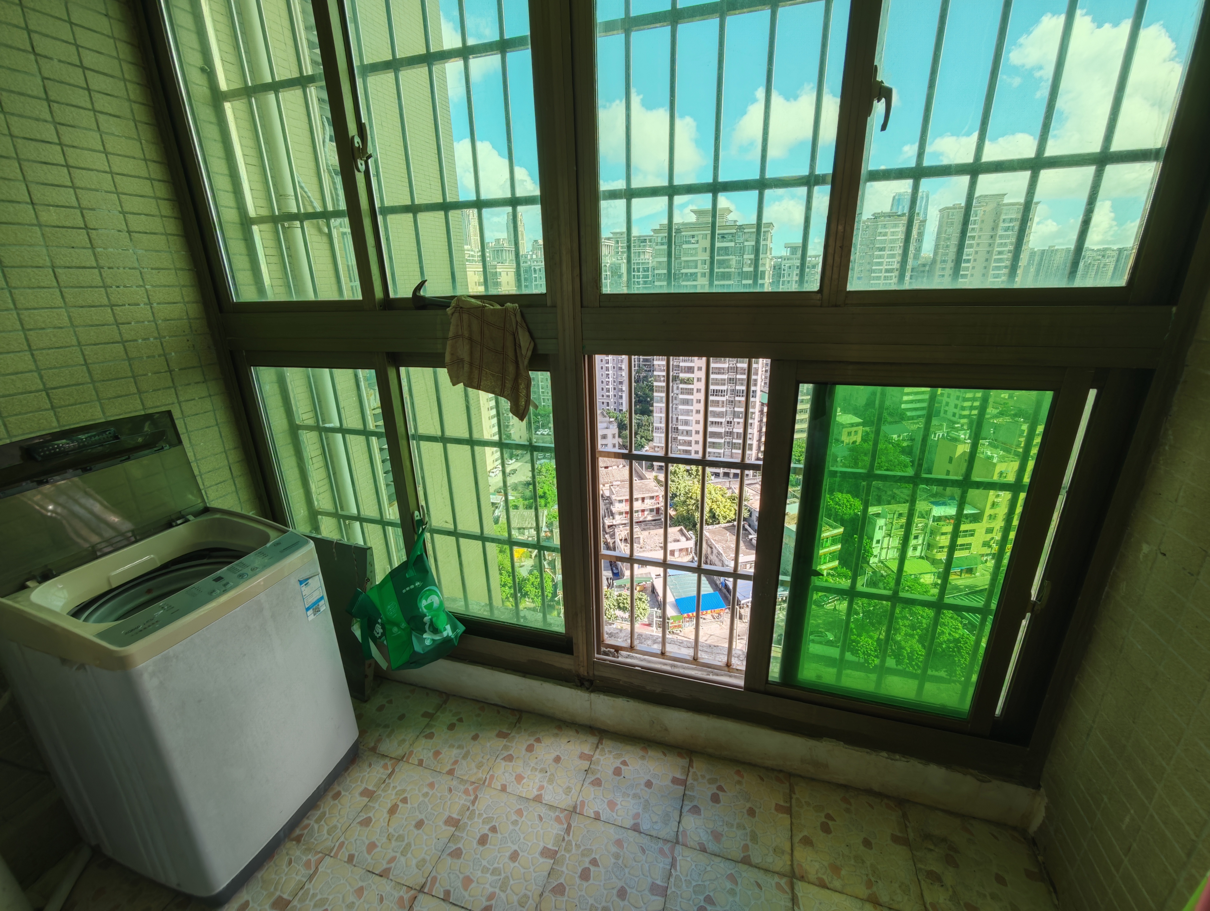 红城湖延长线(别名:滨江华庭) 3室2厅2卫 1900.0元/月 红城湖延长线(别名:滨江华庭) 3室2厅2卫 1900.0元/月室内图