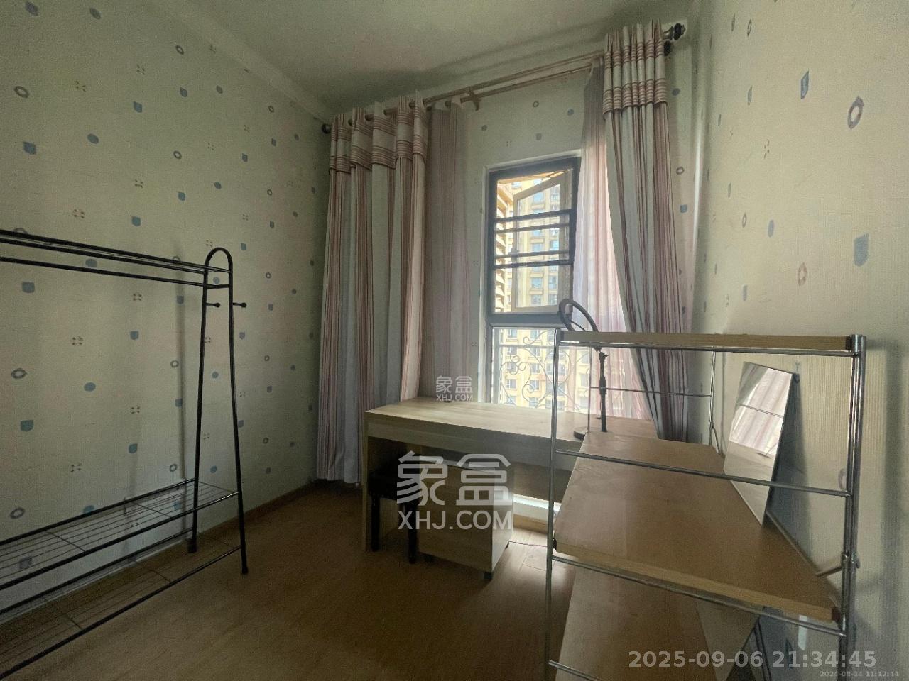 珠江郦城薰衣道  3室2厅1卫    2300.0元/月 珠江郦城薰衣道  3室2厅1卫    2300.0元/月室内图