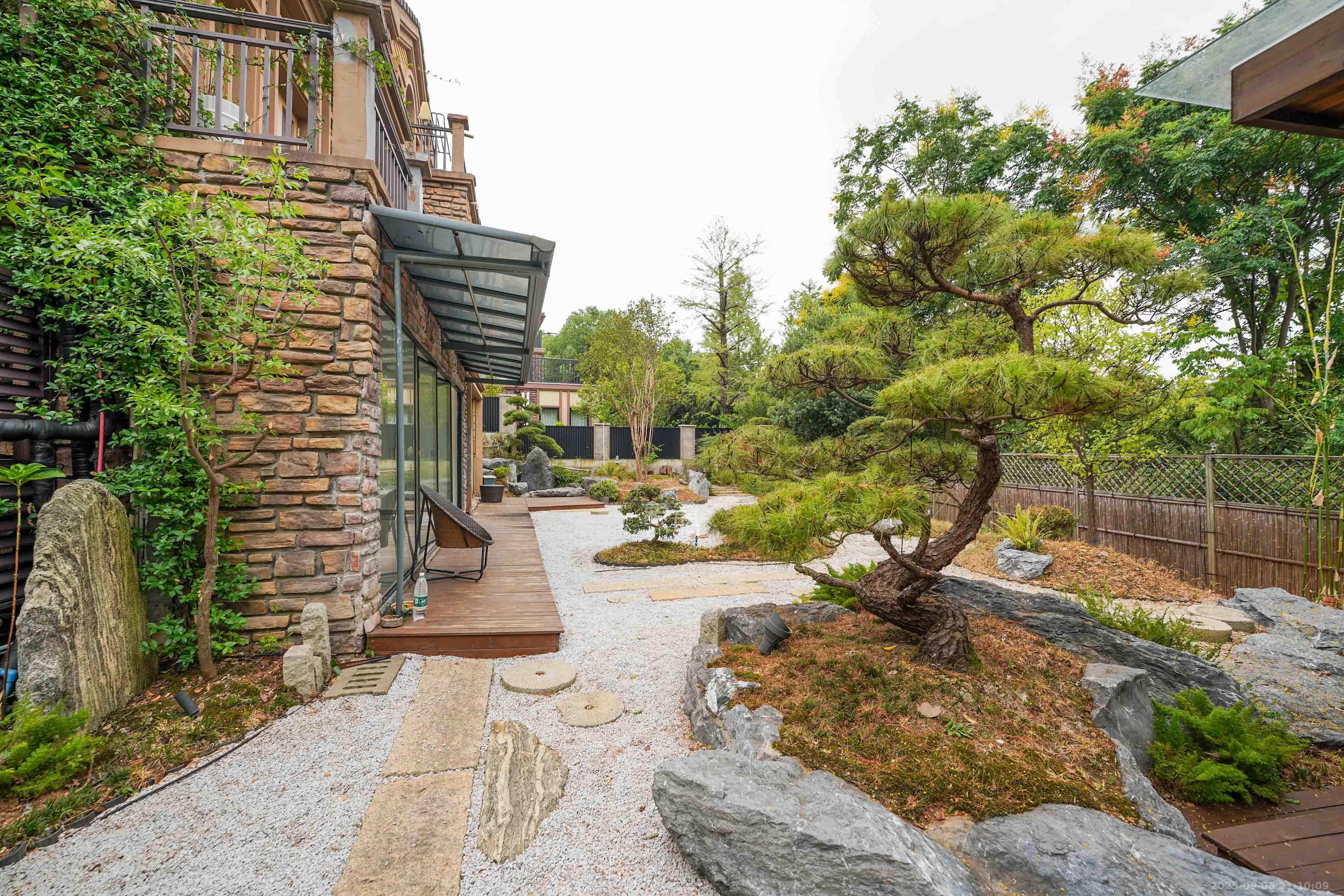 保利阆峰云墅  7室3厅5卫    730.0万 保利阆峰云墅  7室3厅5卫    730.0万阳台