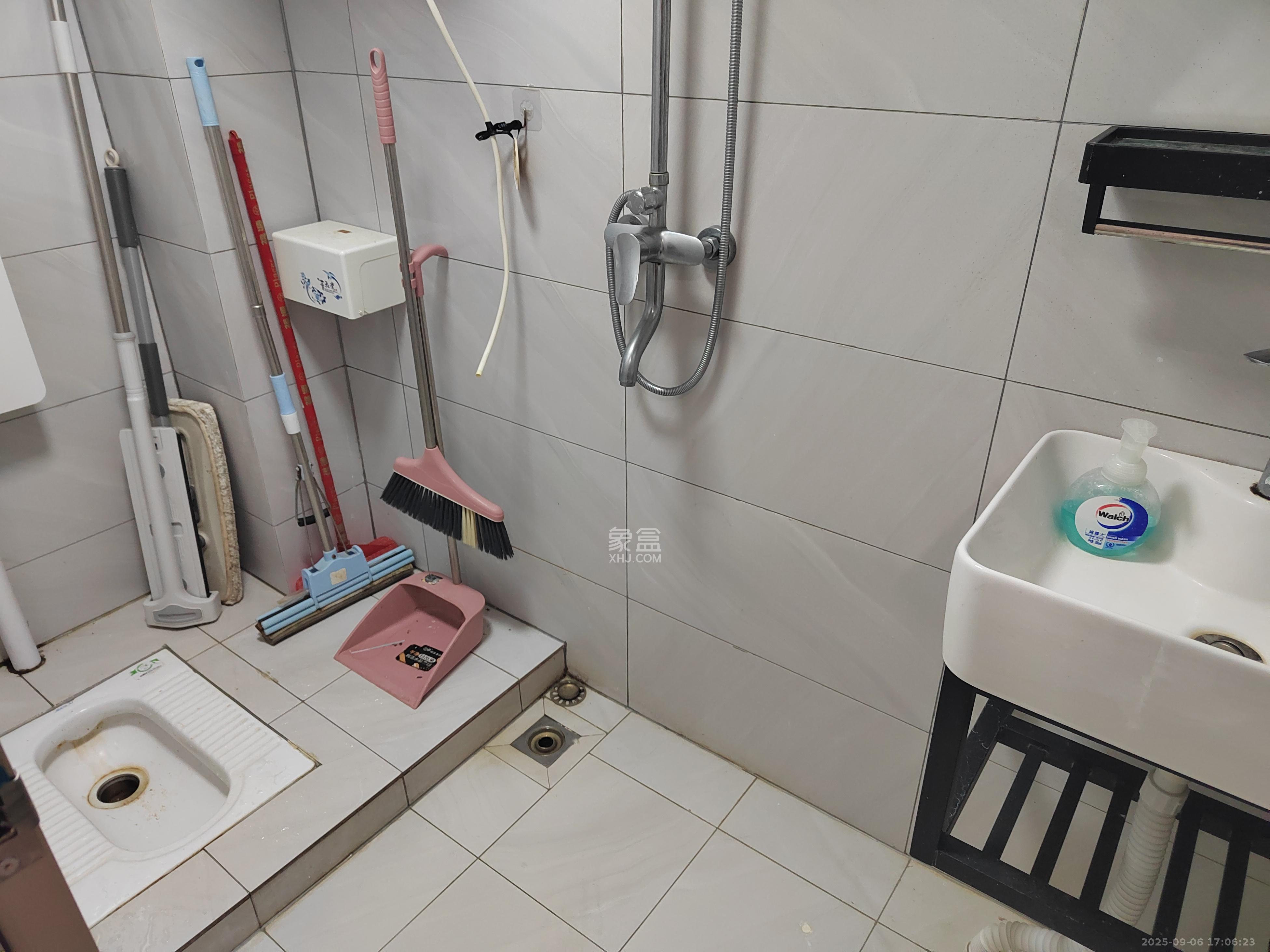 弘坤云寓  1室1厅1卫    2000.0元/月室内图