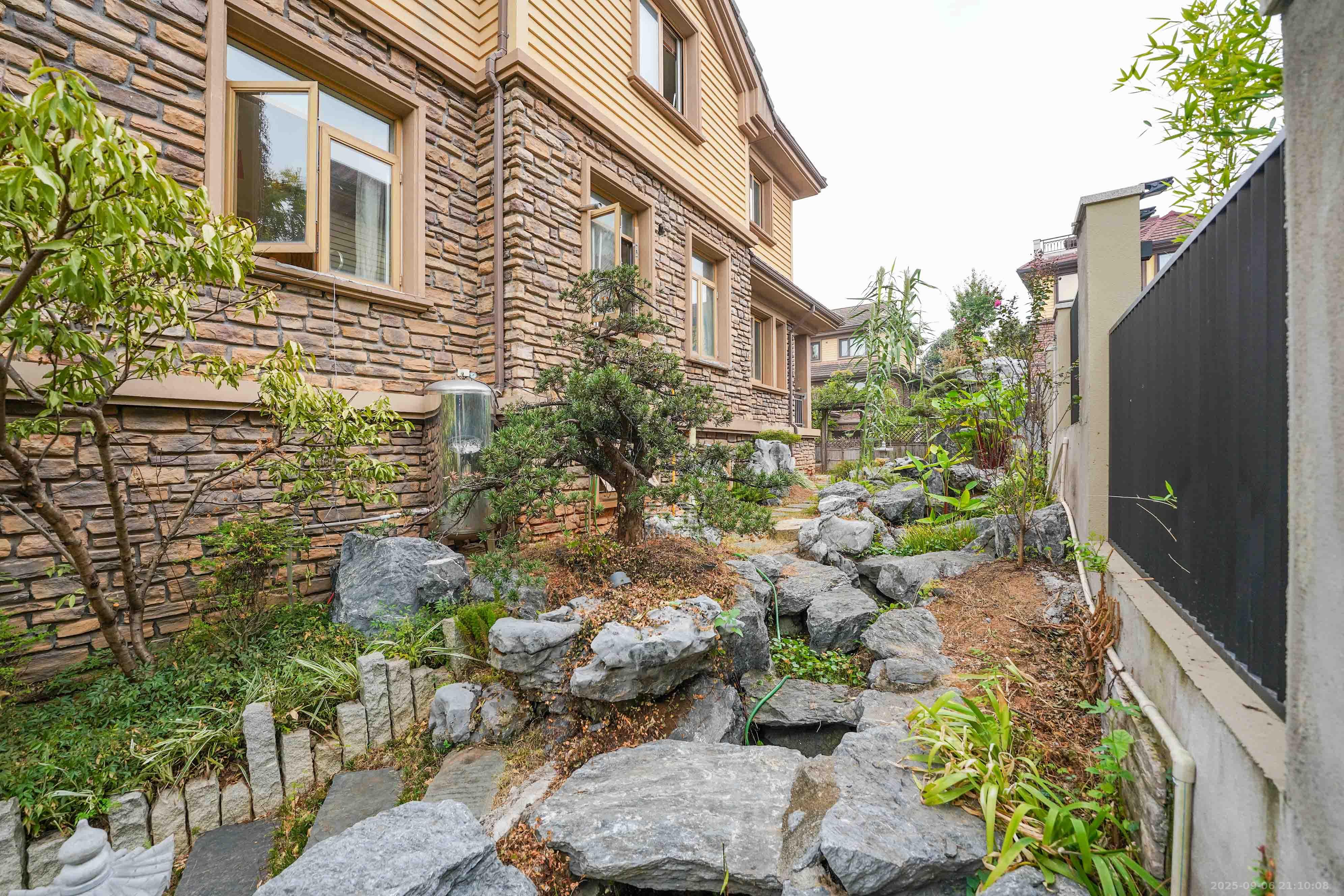 保利阆峰云墅  7室3厅5卫    730.0万 保利阆峰云墅  7室3厅5卫    730.0万阳台