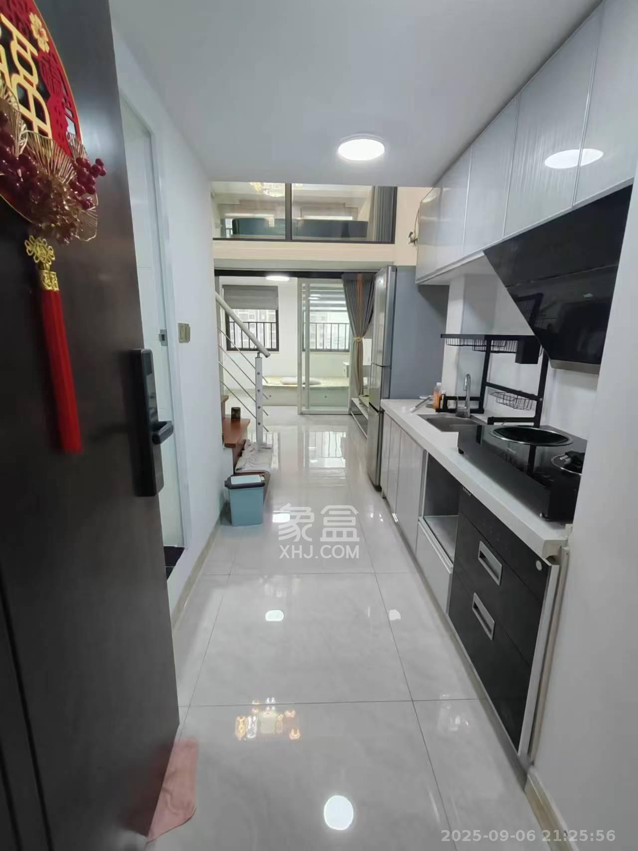 华润置地广场二期 3室2厅1卫 1900.0元/月 华润置地广场二期 3室2厅1卫 1900.0元/月室内图