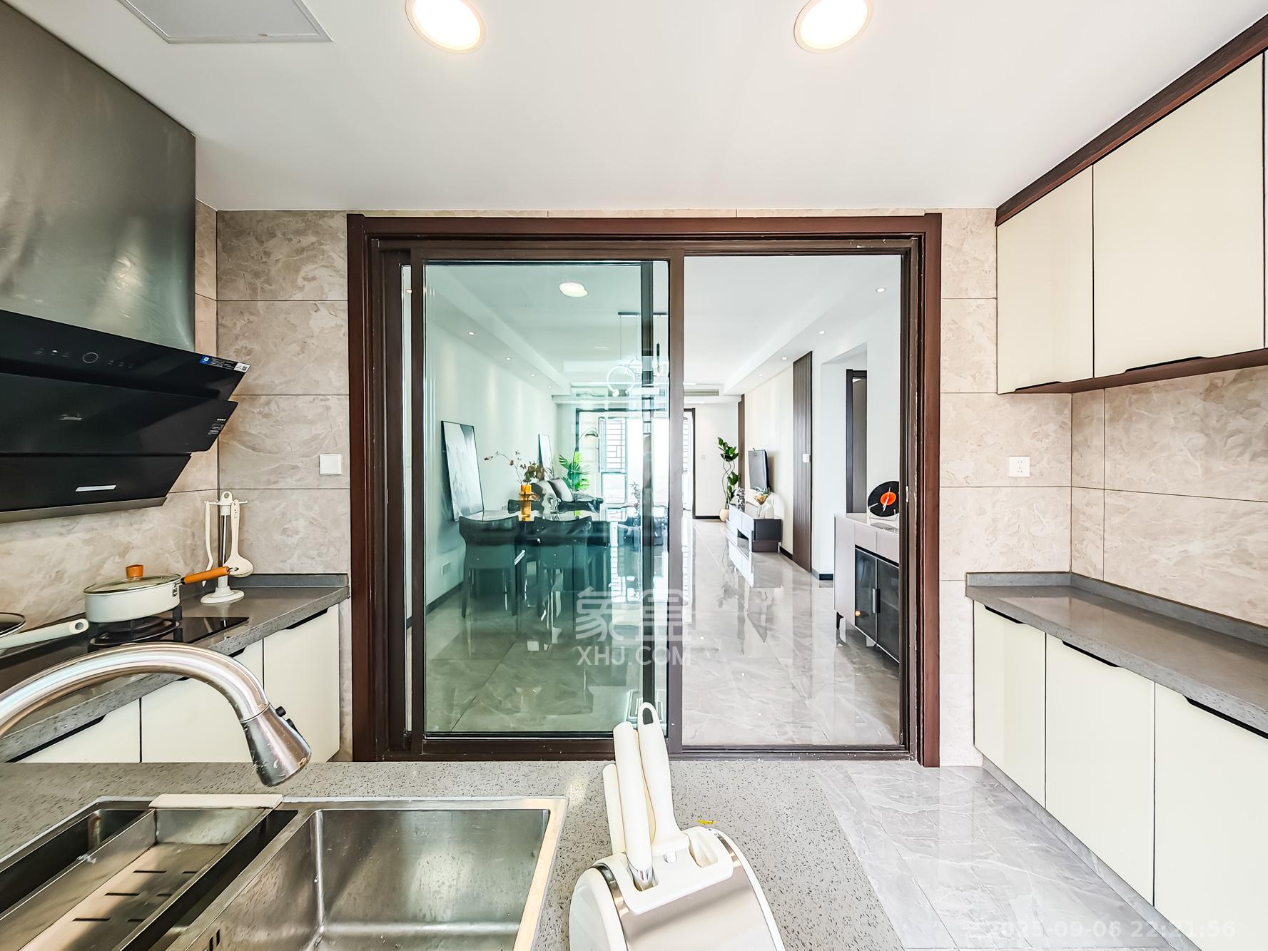 恒基旭辉湖山赋 3室2厅2卫 99.8万 恒基旭辉湖山赋 3室2厅2卫 99.8万厨房