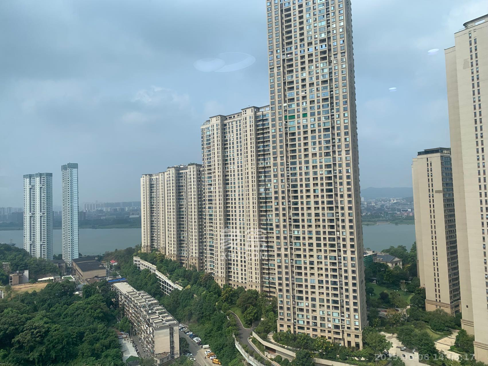 卓越江岸  1室1厅1卫    2100.0元/月室内图