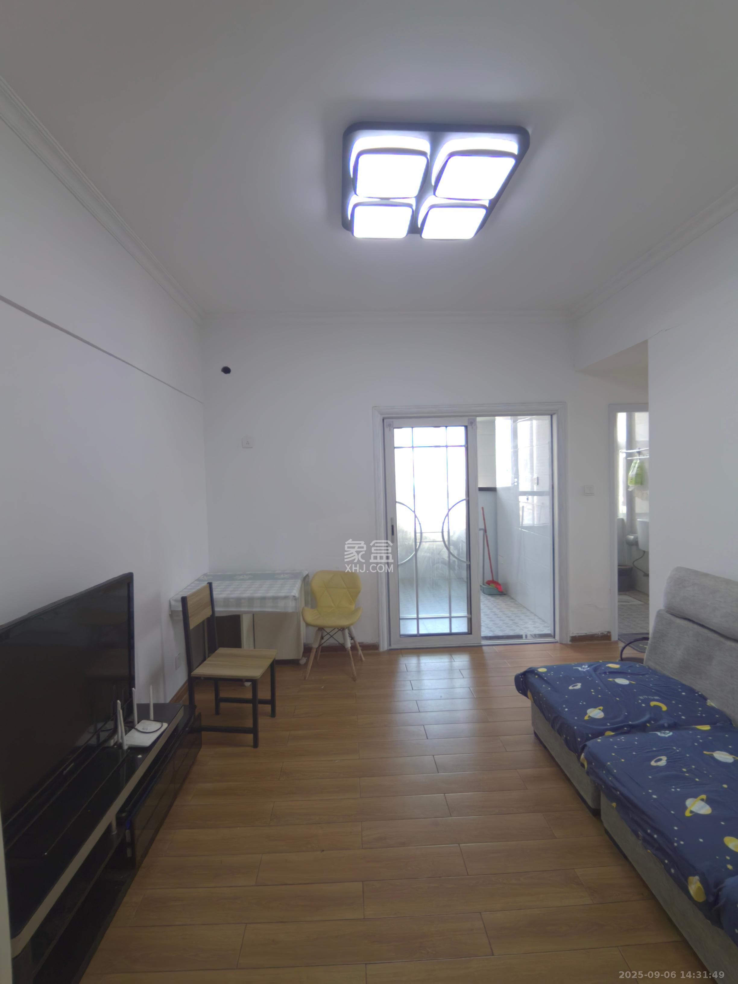 湘峰广场  1室0厅0卫    1200.0元/月 湘峰广场  1室0厅0卫    1200.0元/月室内图